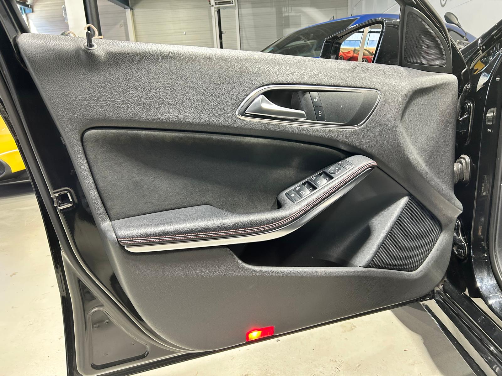 MERCEDES-BENZ A 200 CDI AMG Line-image-19