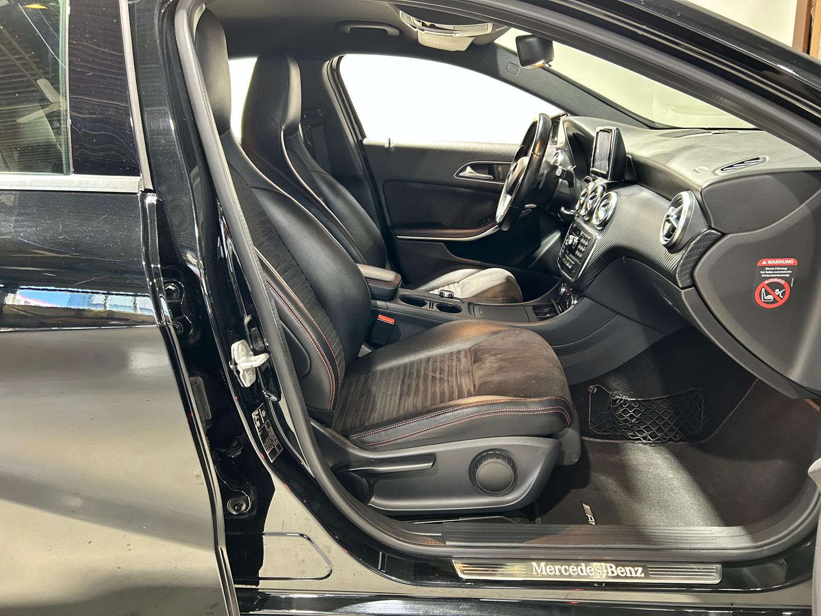 MERCEDES-BENZ A 200 CDI AMG Line-image-11