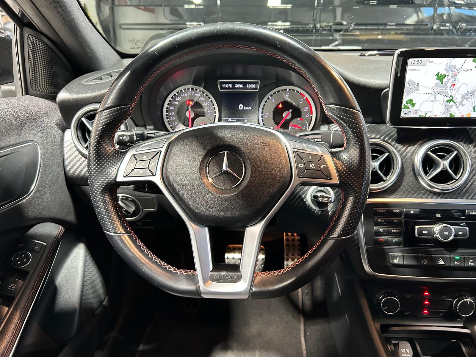 MERCEDES-BENZ A 200 CDI AMG Line-image-13
