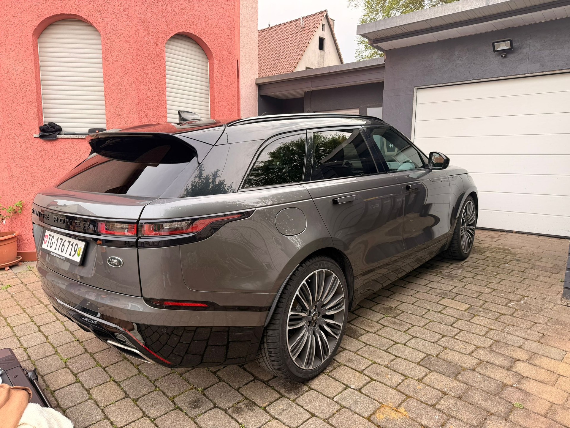 LAND ROVER Range Rover Velar R-Dynamic D 300 HSE Automatic-image-2