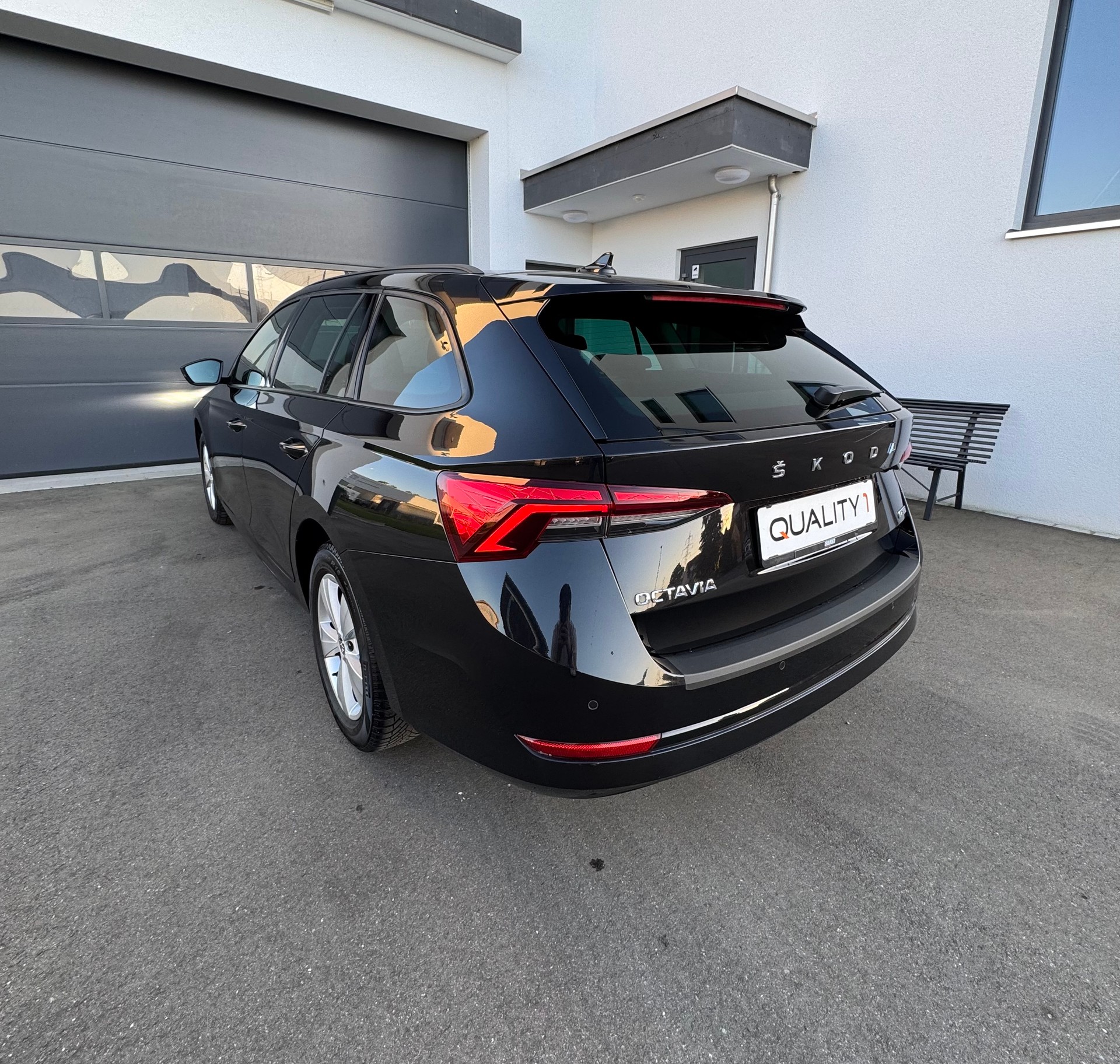 SKODA Octavia Combi 1.5 TSI mHEV DSG Ambition-image-5