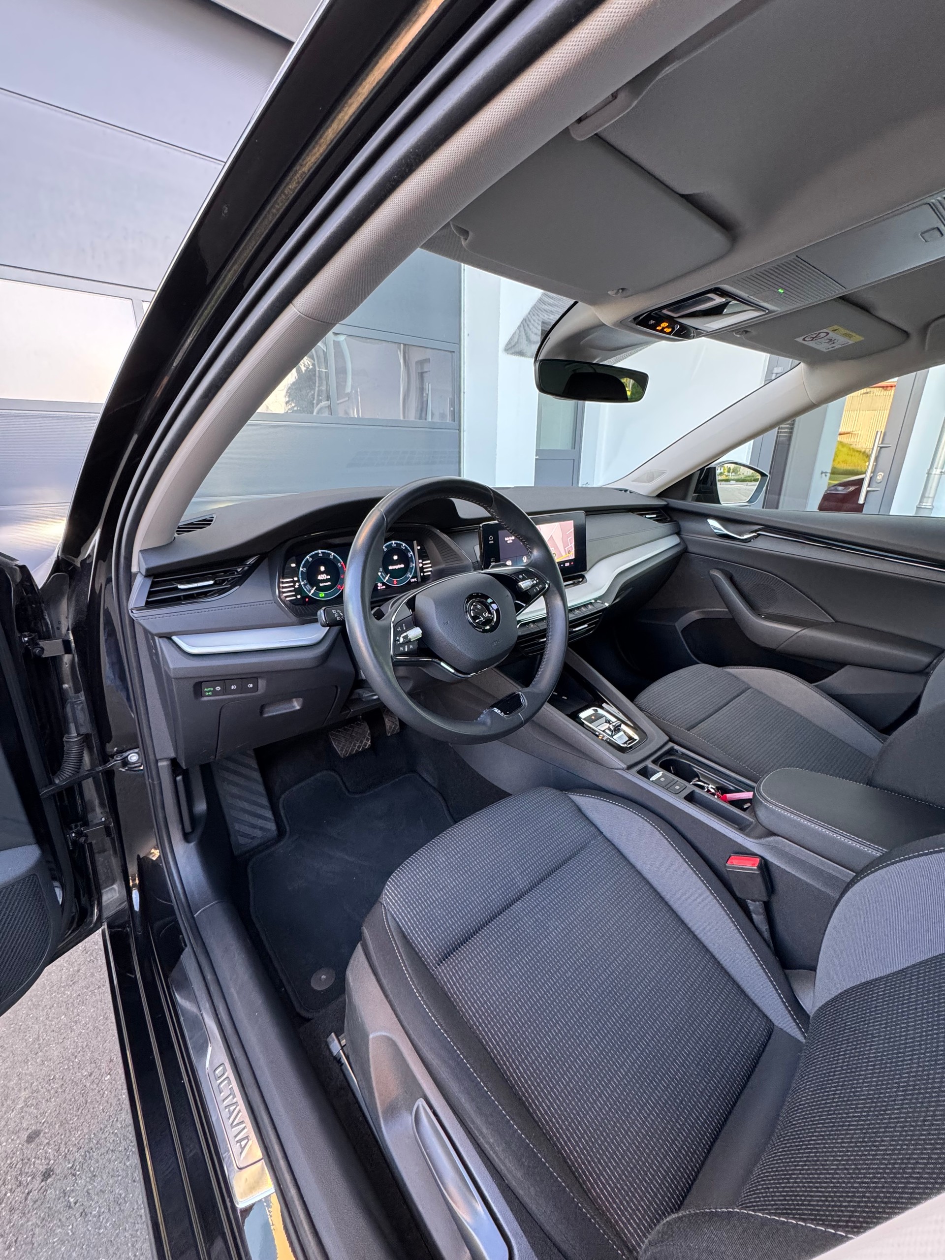 SKODA Octavia Combi 1.5 TSI mHEV DSG Ambition-image-7