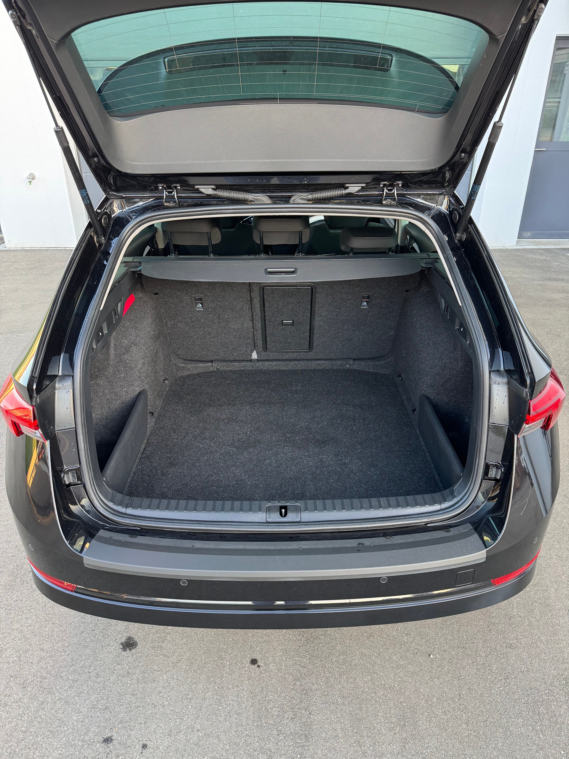 SKODA Octavia Combi 1.5 TSI mHEV DSG Ambition-image-15