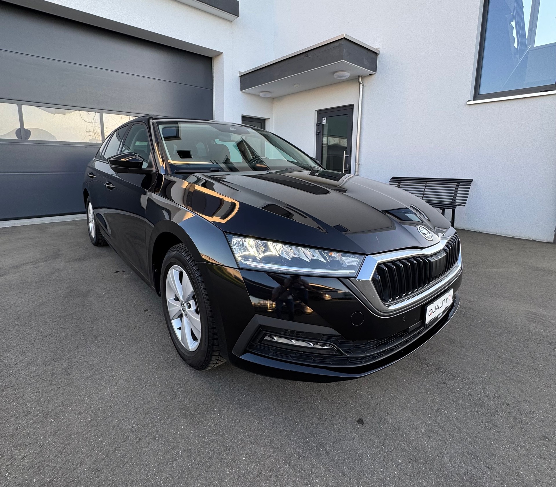 SKODA Octavia Combi 1.5 TSI mHEV DSG Ambition-image-2