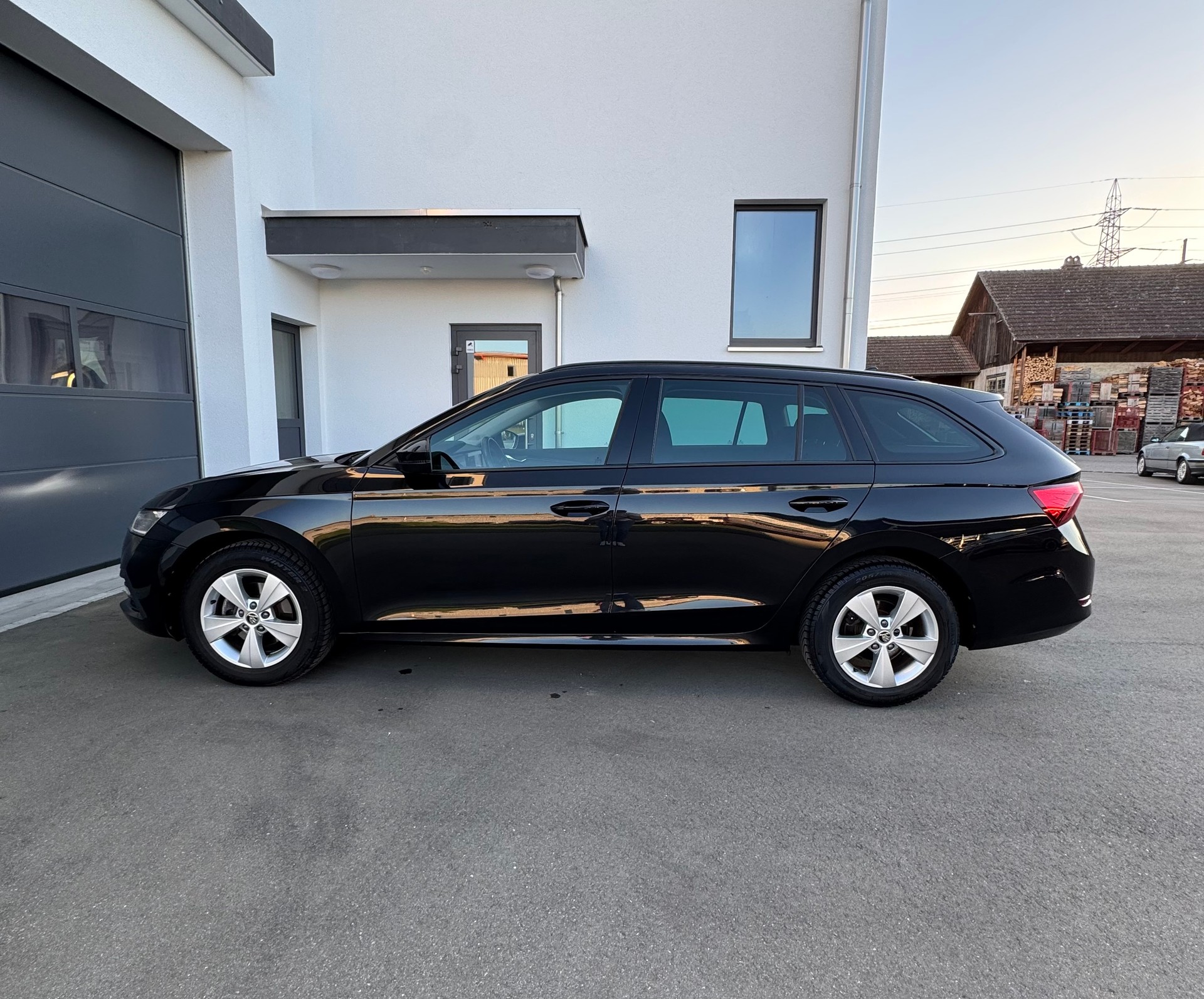 SKODA Octavia Combi 1.5 TSI mHEV DSG Ambition-image-6