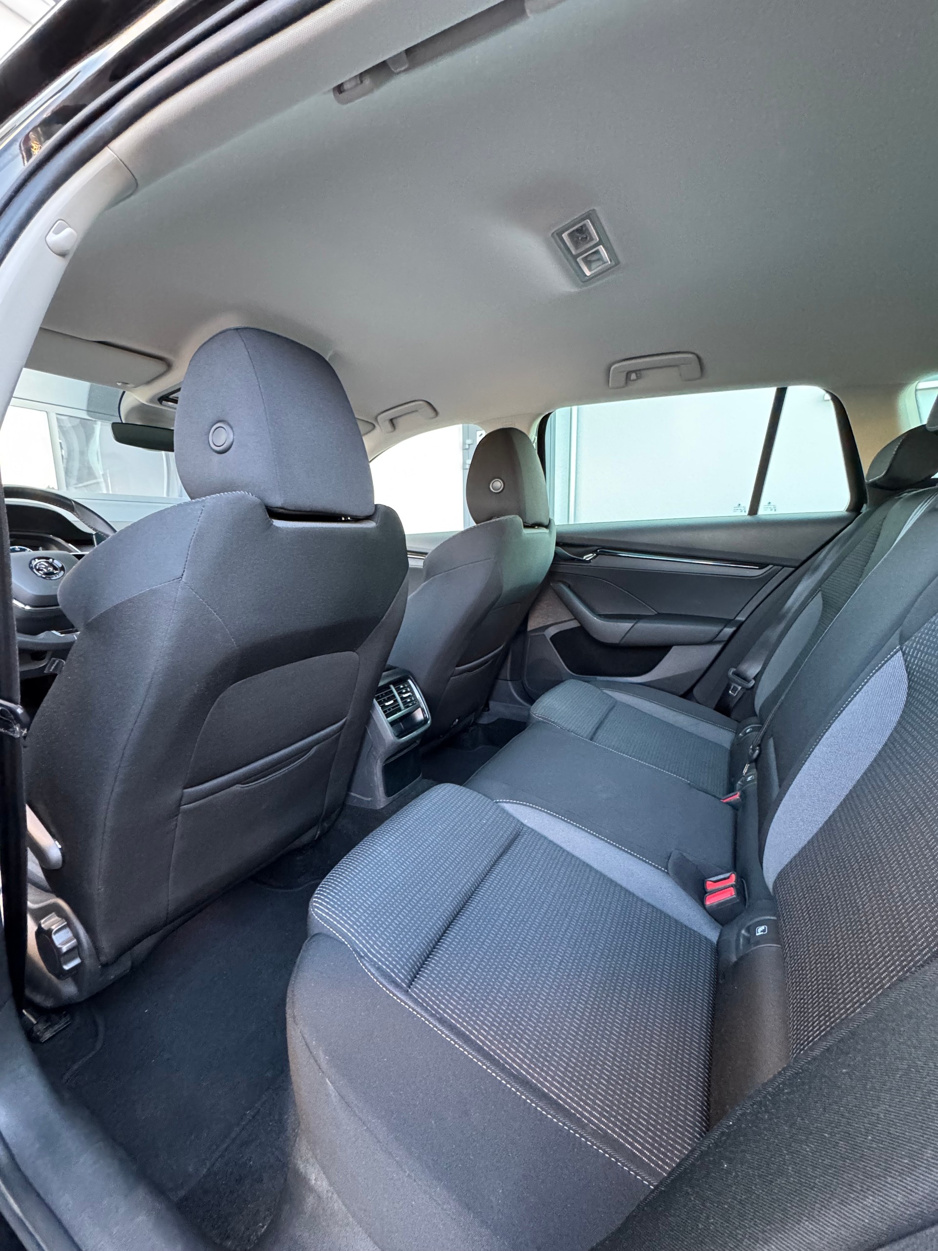 SKODA Octavia Combi 1.5 TSI mHEV DSG Ambition-image-14