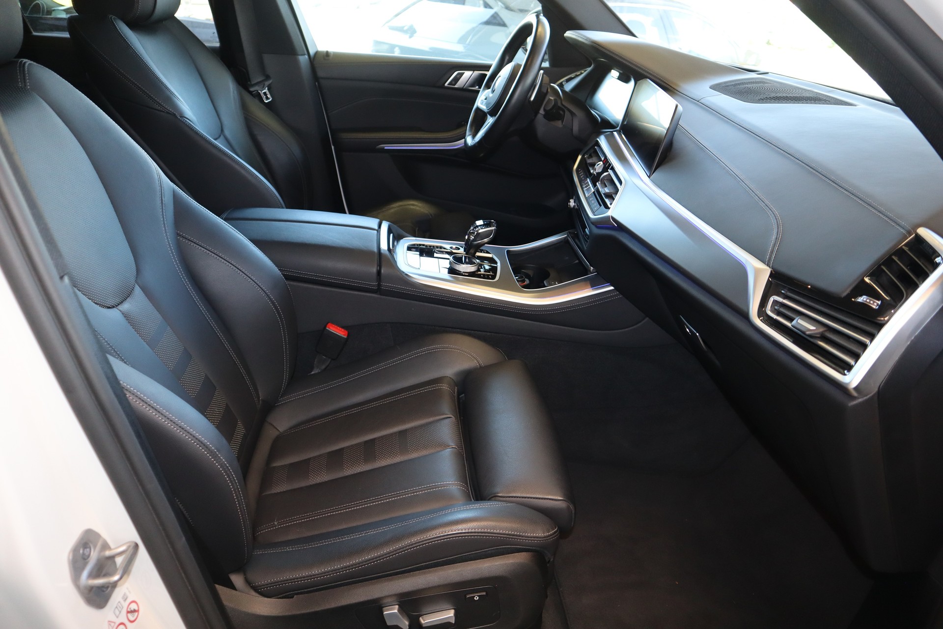 BMW X5 xDrive 48V 40d M Sportpaket Panoramaglasdach AHK Steptronic Euro 6-image-4
