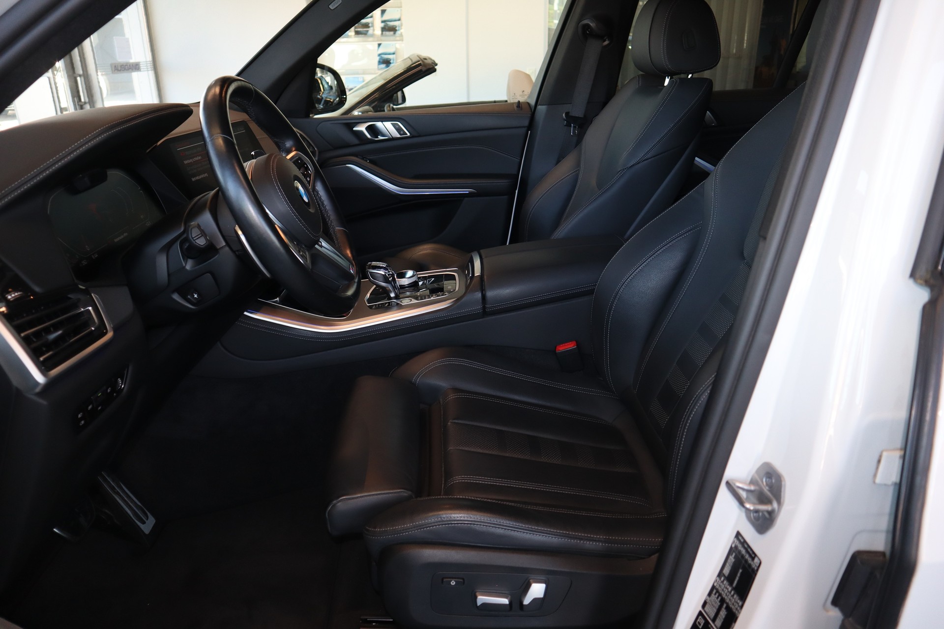 BMW X5 xDrive 48V 40d M Sportpaket Panoramaglasdach AHK Steptronic Euro 6-image-6