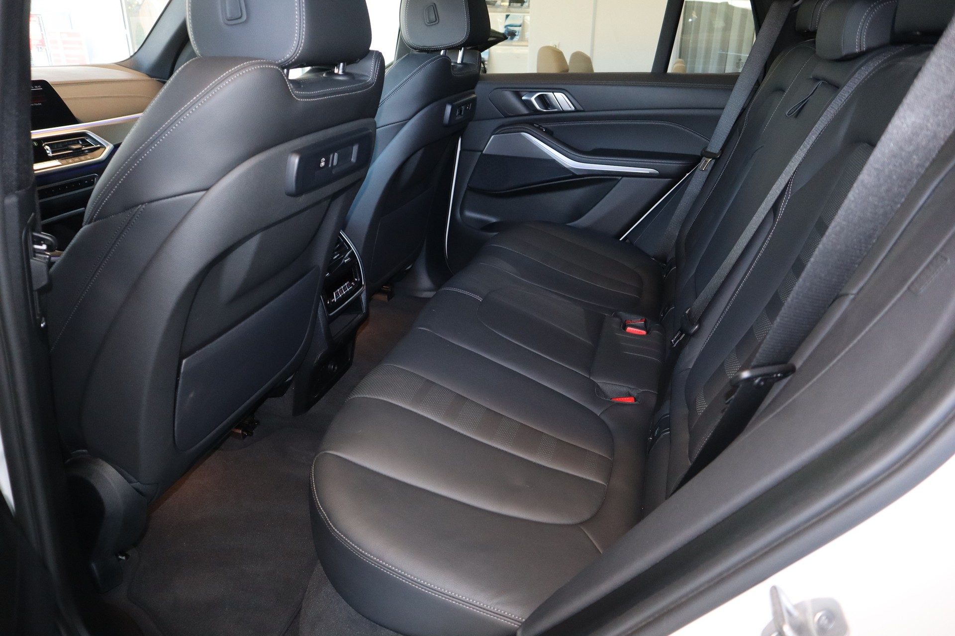 BMW X5 xDrive 48V 40d M Sportpaket Panoramaglasdach AHK Steptronic Euro 6-image-5