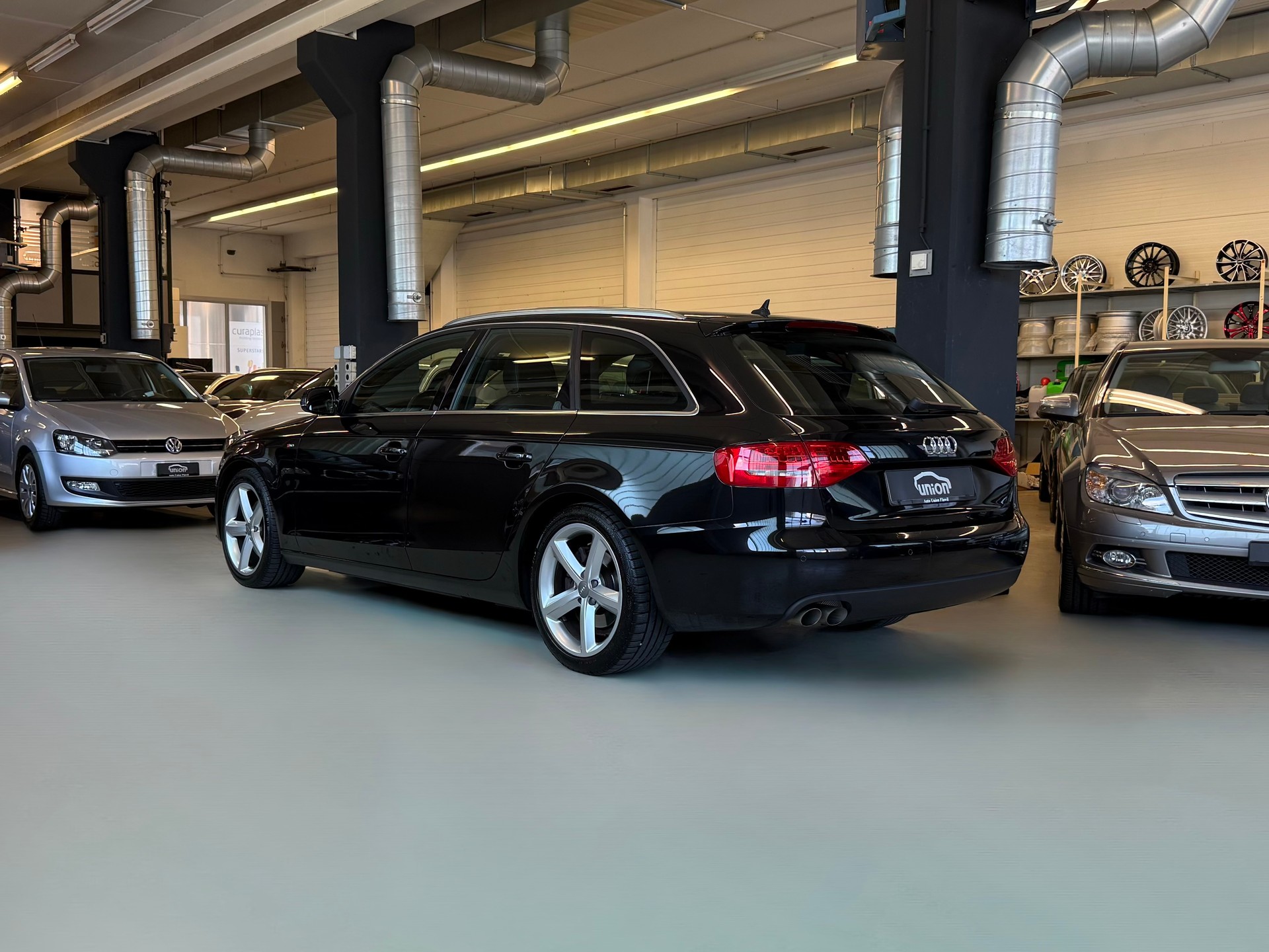 AUDI A4 Avant 2.0 TDI quattro S-line-image-6