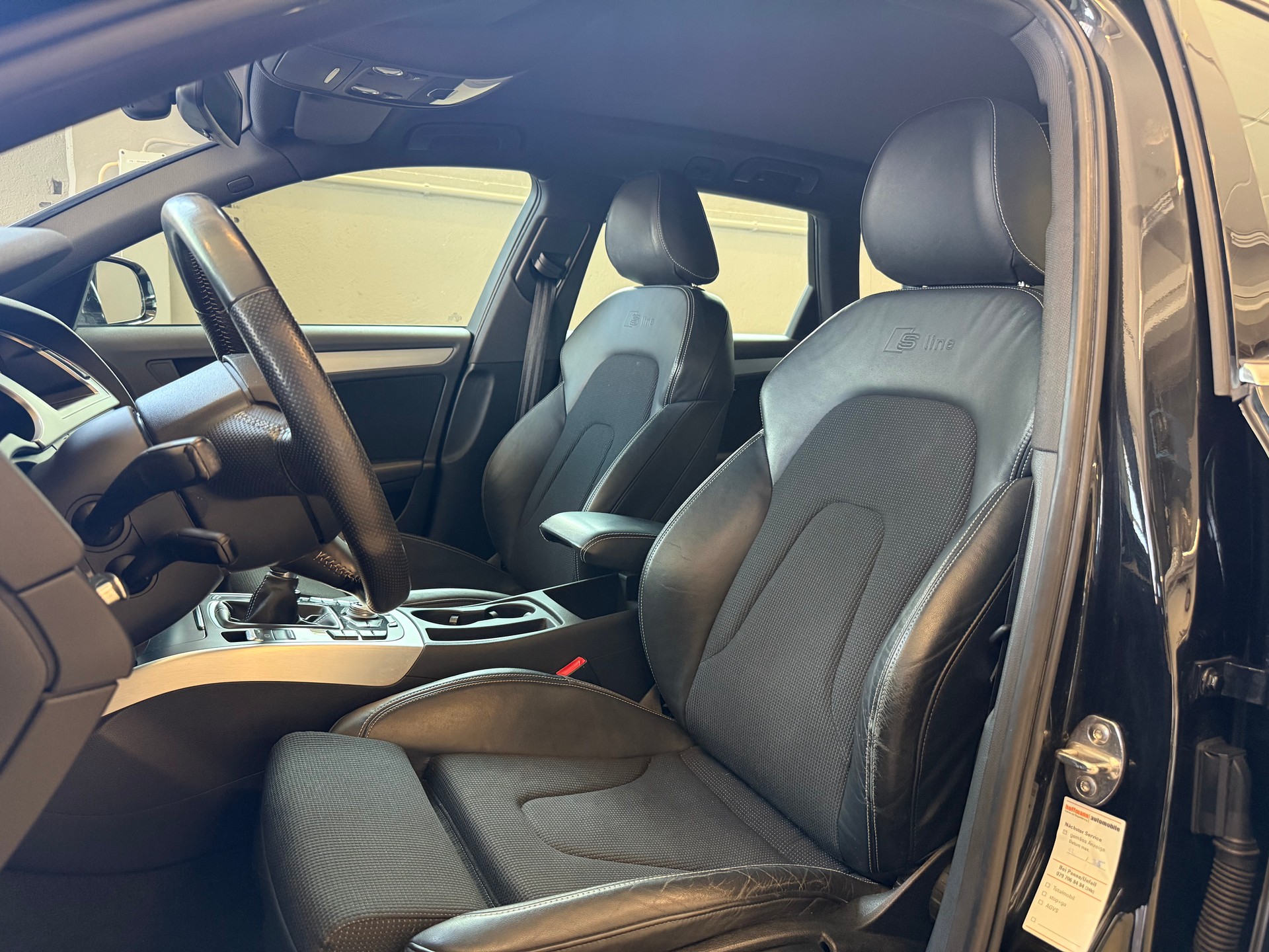 AUDI A4 Avant 2.0 TDI quattro S-line-image-11