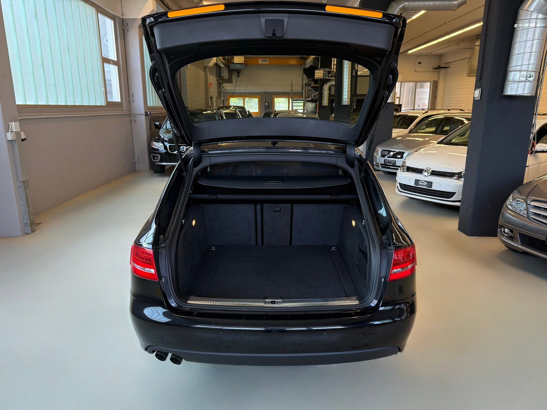 AUDI A4 Avant 2.0 TDI quattro S-line-image-8