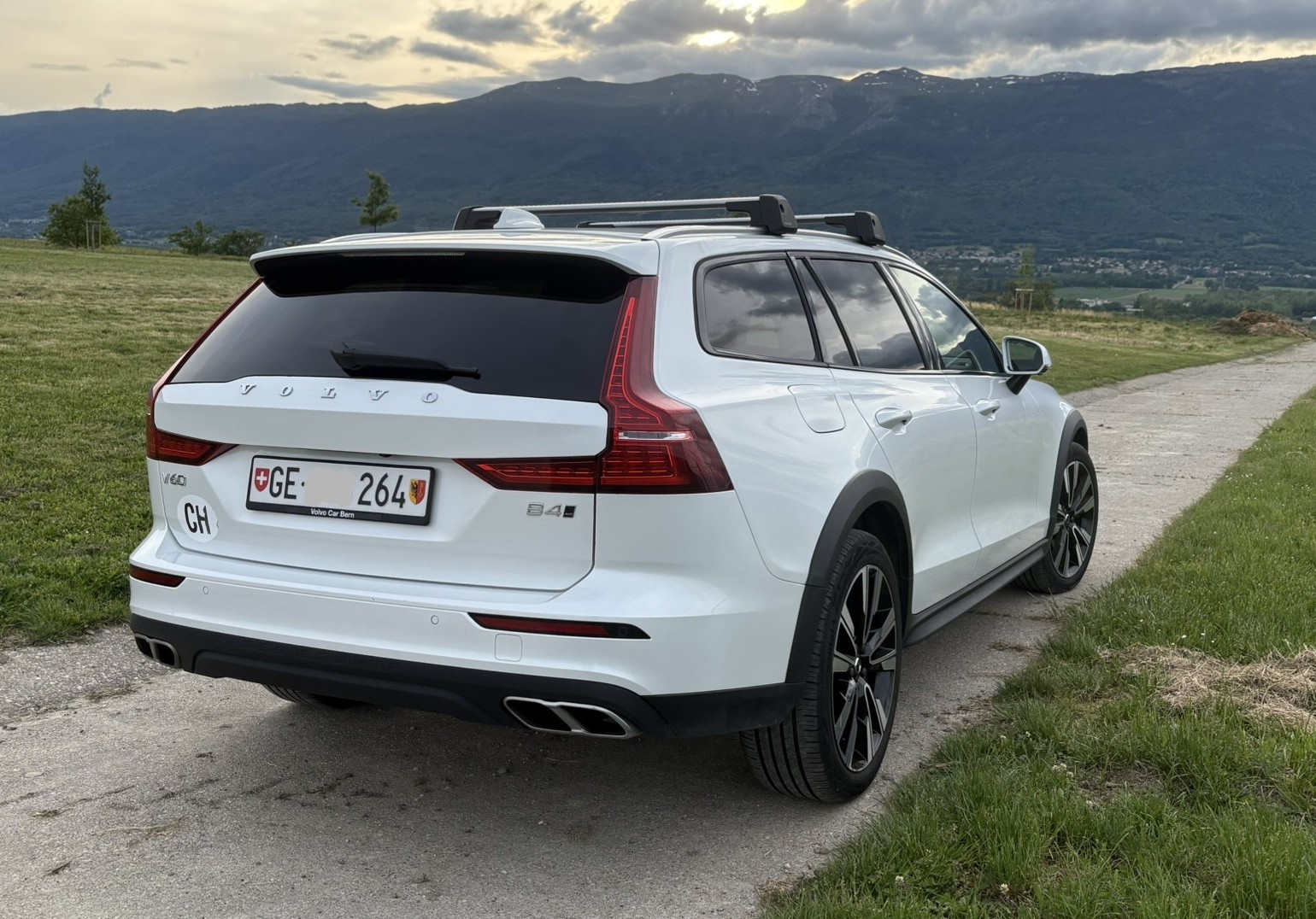 VOLVO V60 Cross Country B4 Mild Hybrid AWD-image-1