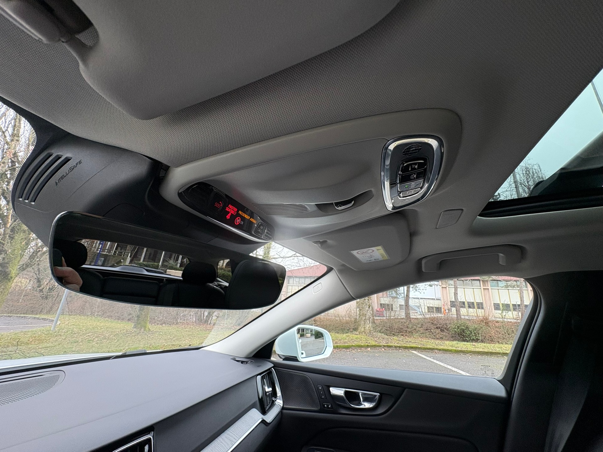 VOLVO V60 Cross Country B4 Mild Hybrid AWD-image-15