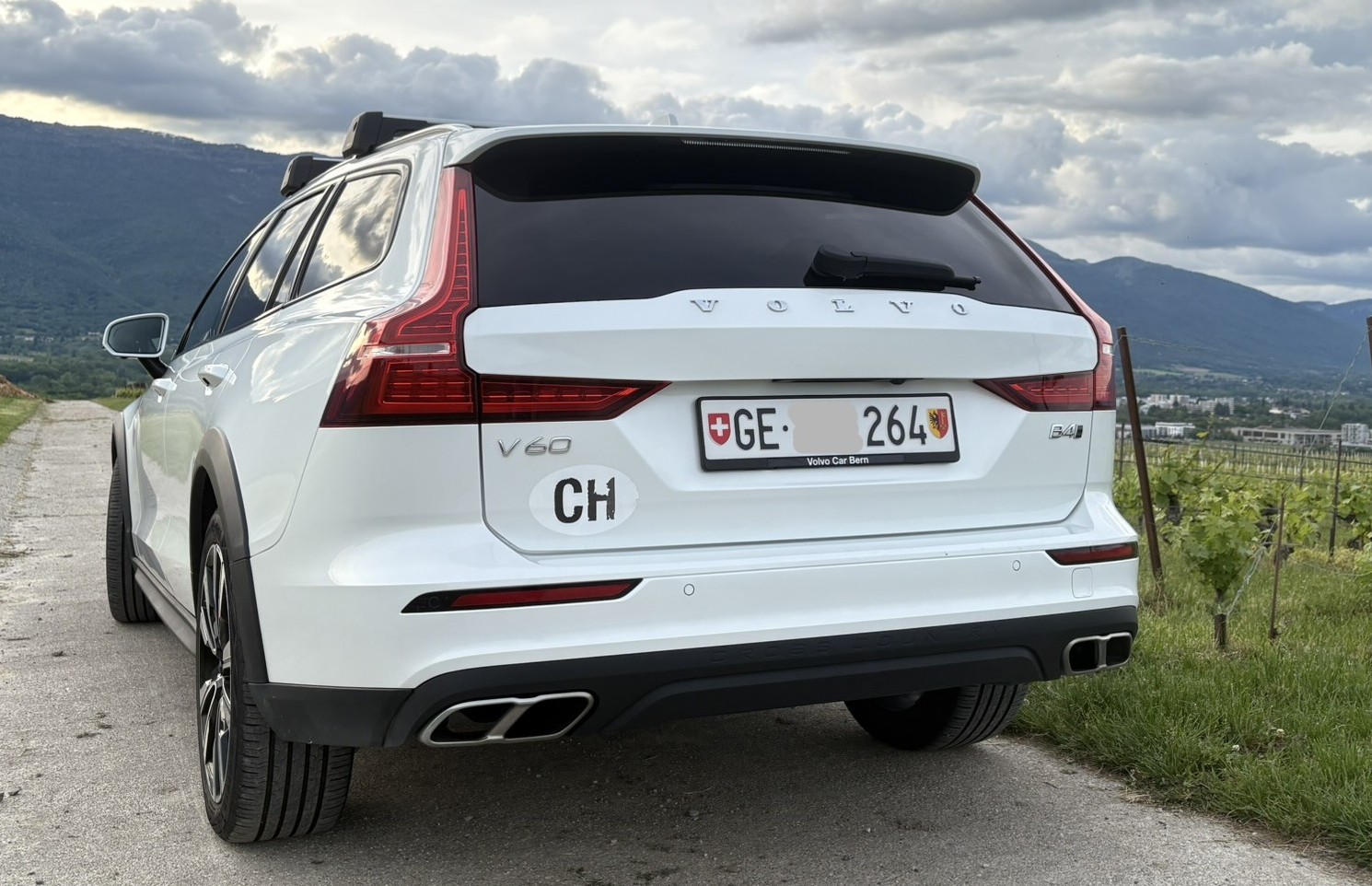 VOLVO V60 Cross Country B4 Mild Hybrid AWD-image-2
