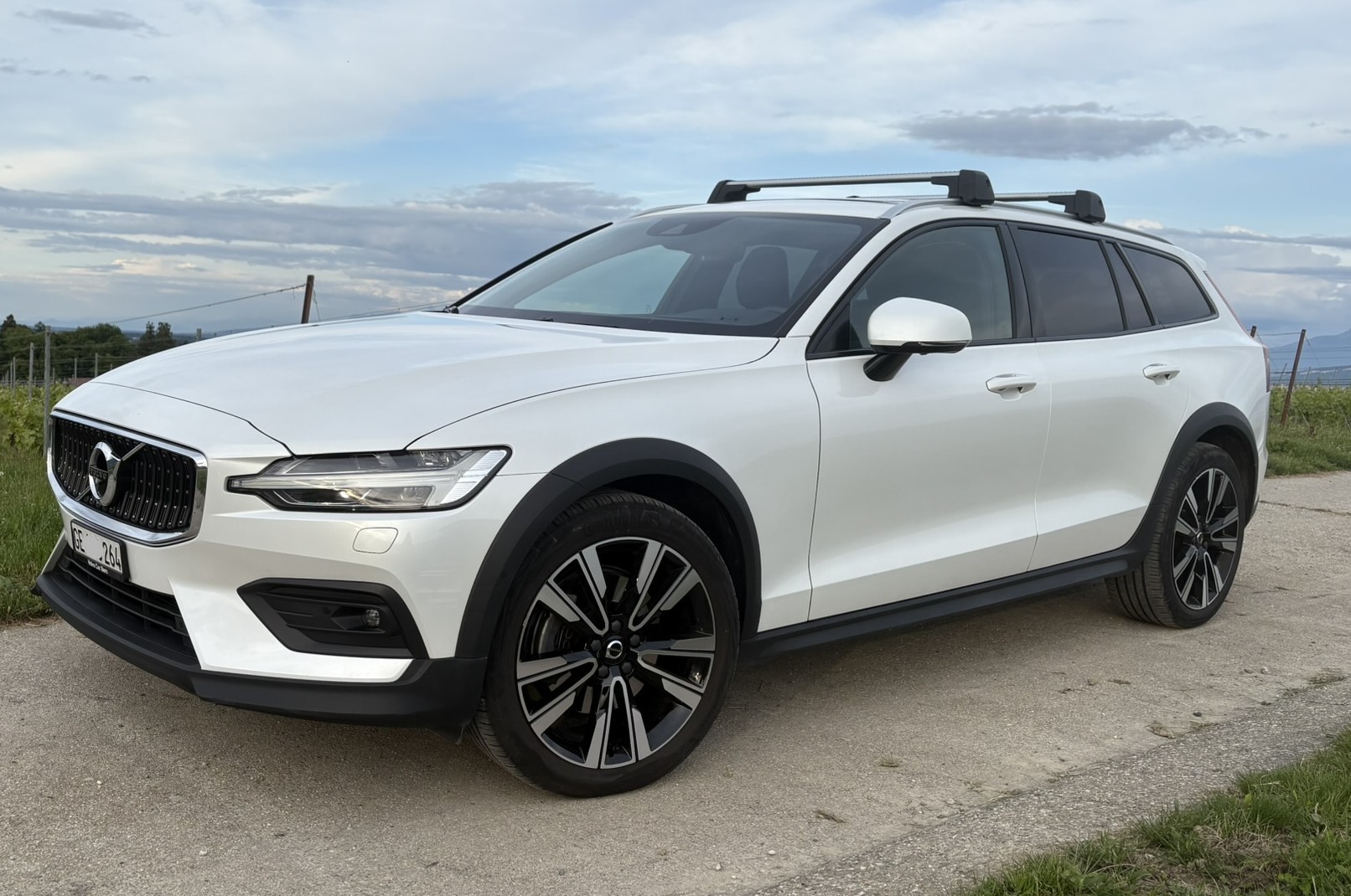VOLVO V60 Cross Country B4 Mild Hybrid AWD-image-0