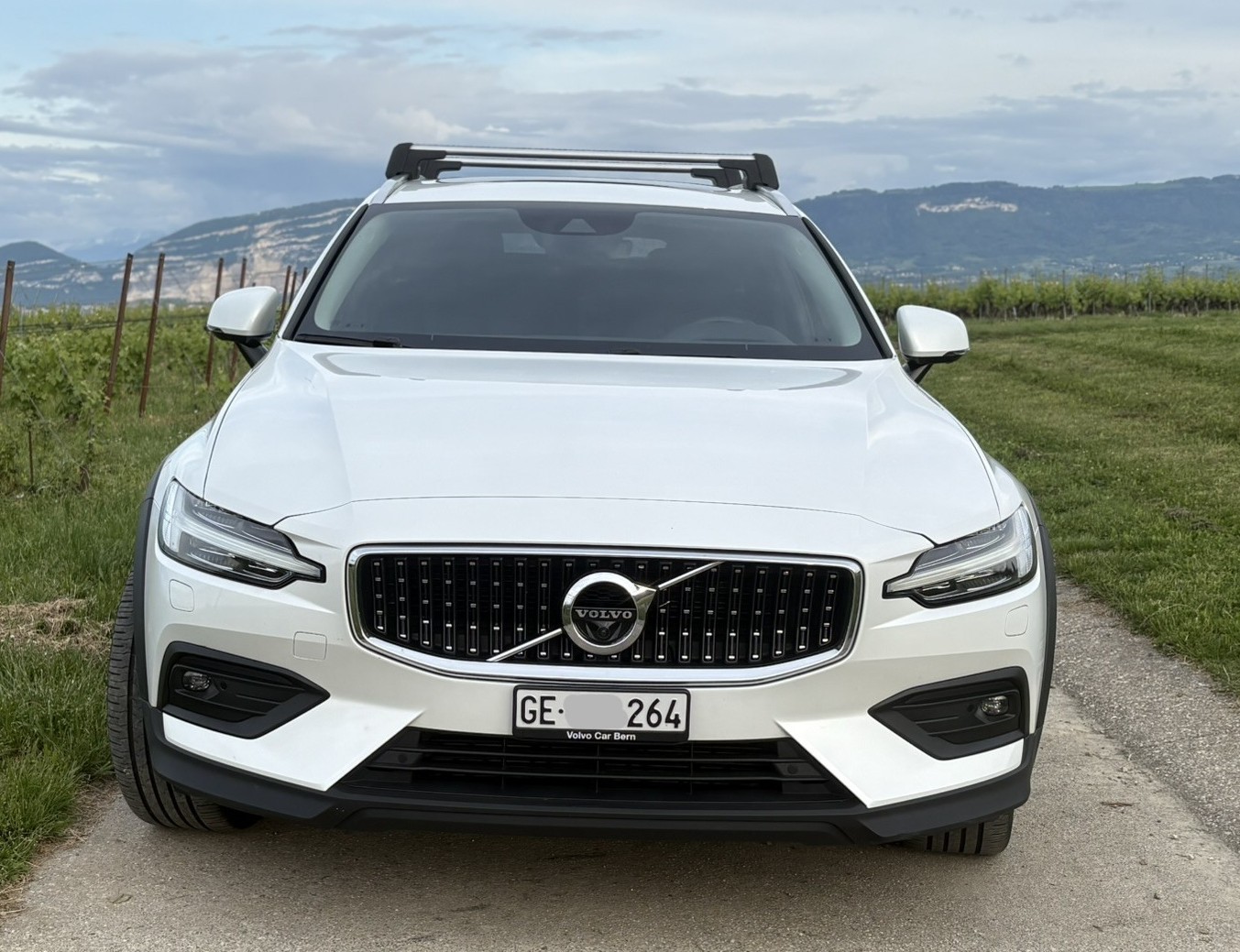 VOLVO V60 Cross Country B4 Mild Hybrid AWD-image-3