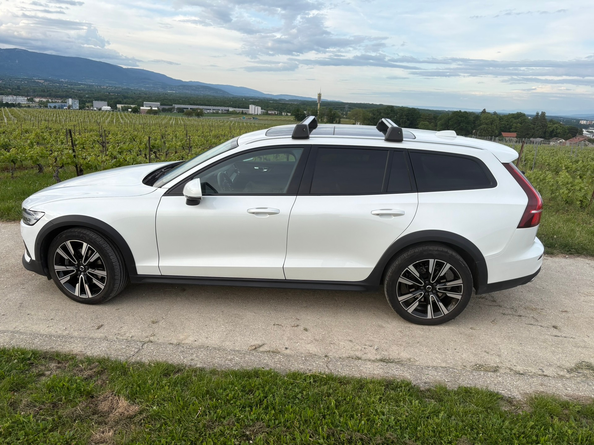 VOLVO V60 Cross Country B4 Mild Hybrid AWD-image-5