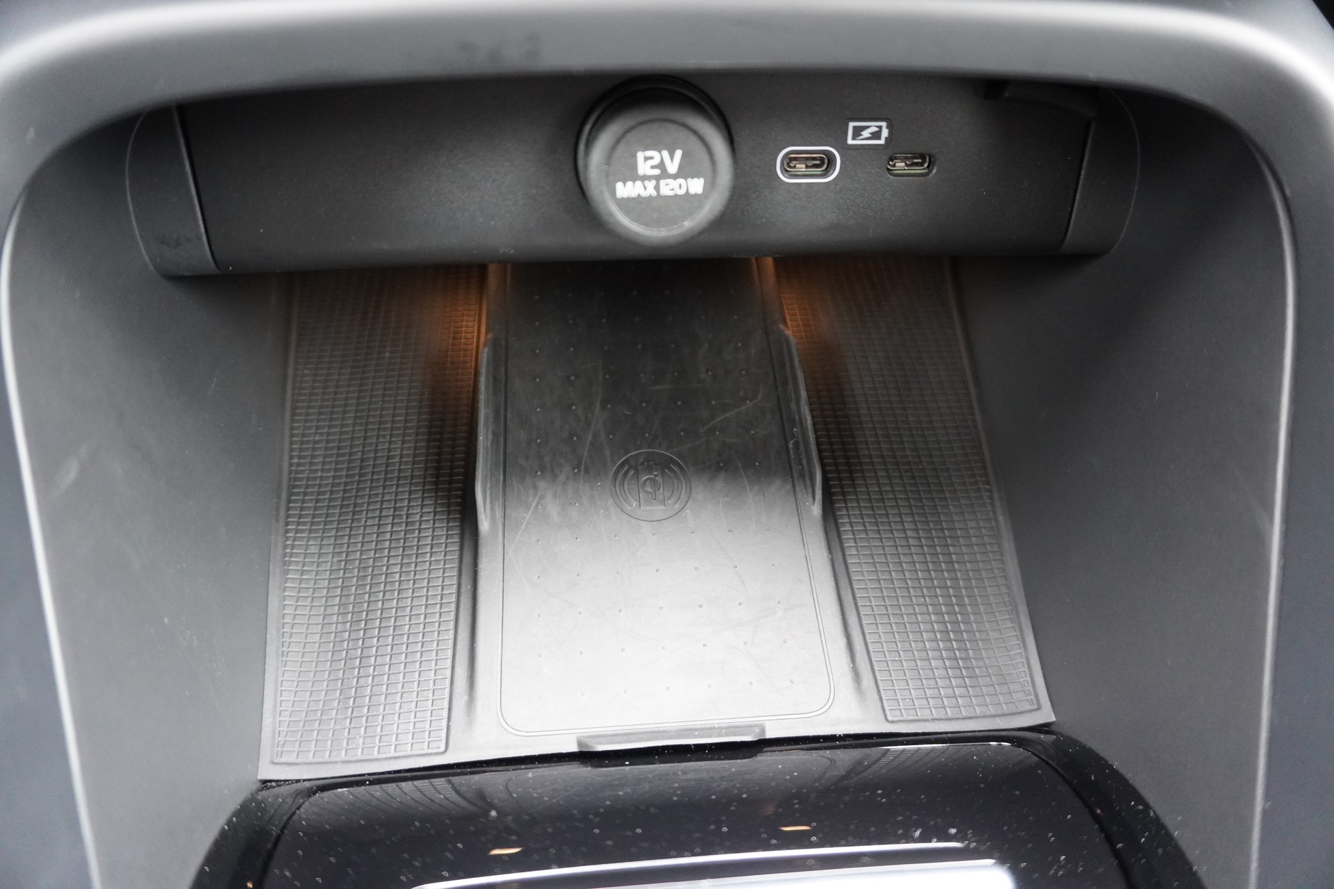 VOLVO C40 Recharge P8 Twin AWD Pure Electric Ultimate-image-19