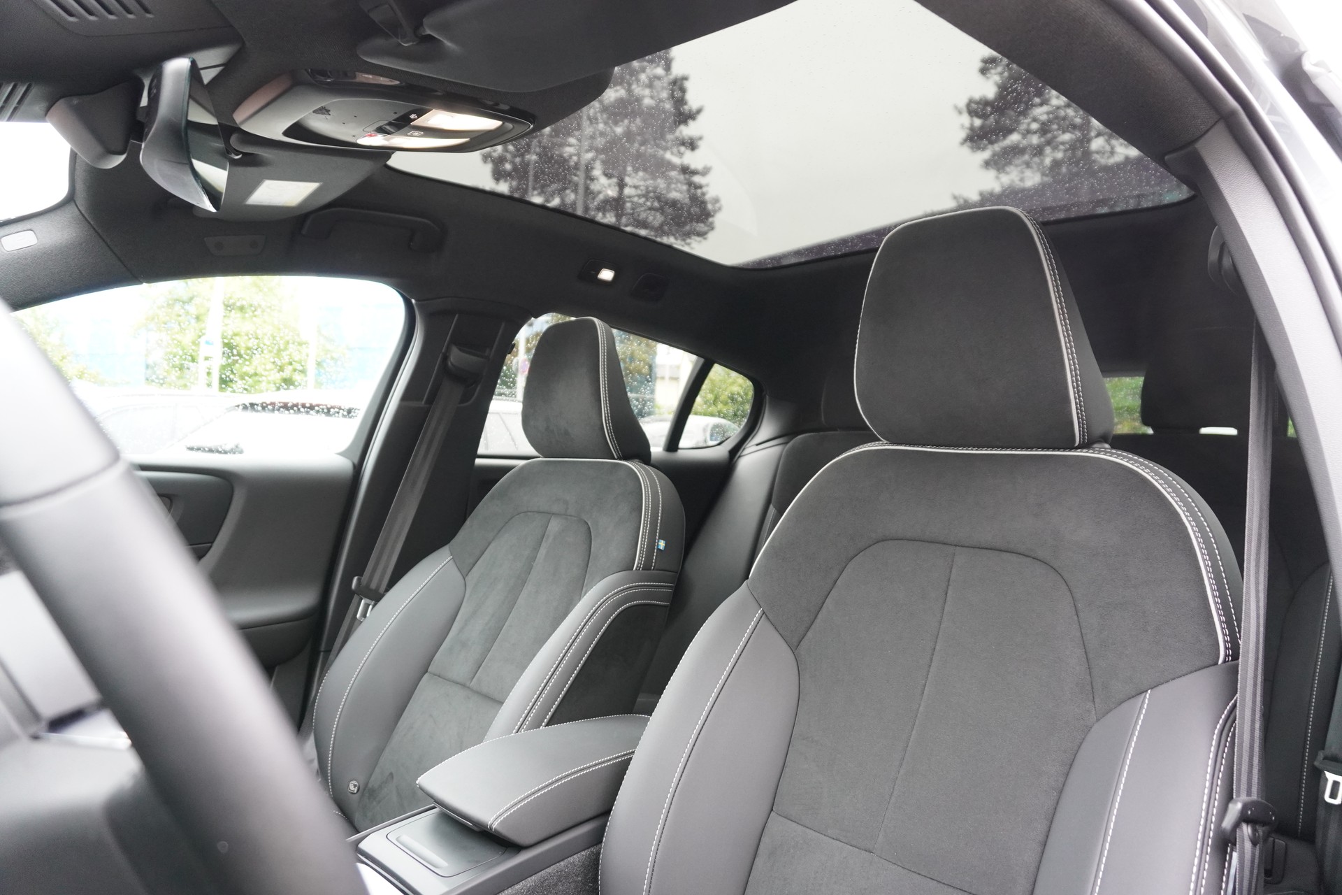 VOLVO C40 Recharge P8 Twin AWD Pure Electric Ultimate-image-13