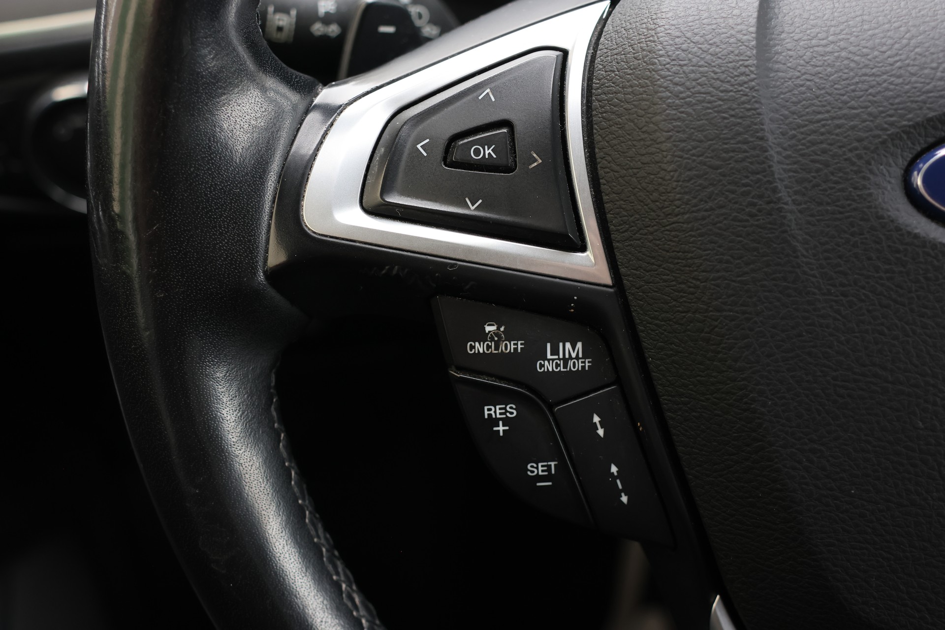 FORD S-Max 2.0 TDCi ST-Line AWD PowerShift 7 Plätzer mit AHK-image-29