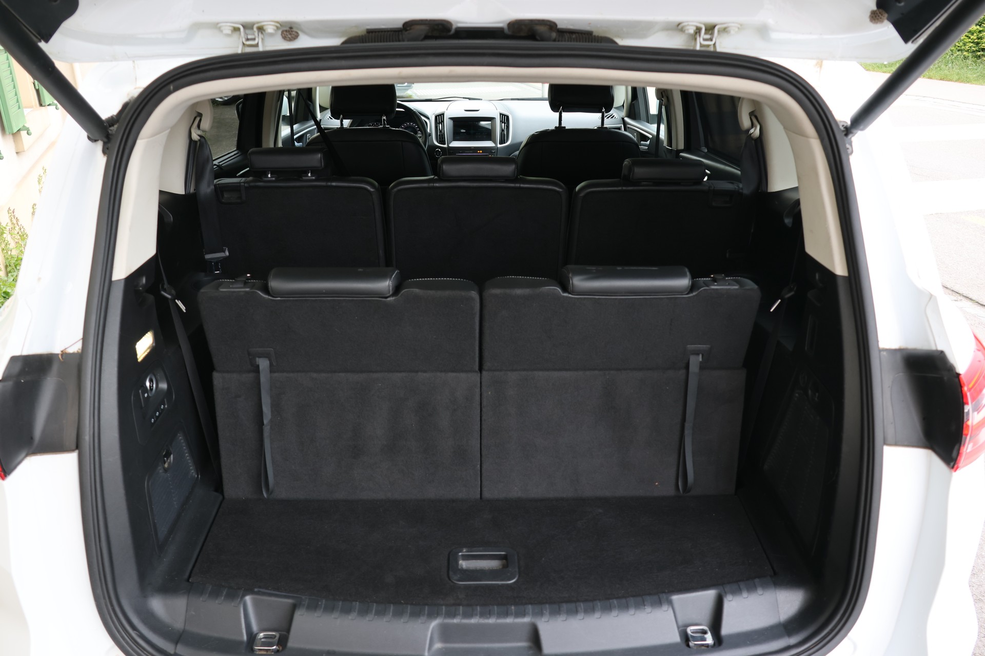 FORD S-Max 2.0 TDCi ST-Line AWD PowerShift 7 Plätzer mit AHK-image-8