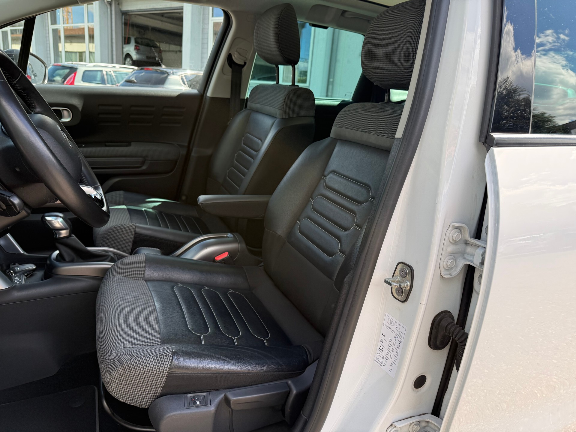 CITROEN C3 Aircross 1.2i PureTech Shine EAT-image-8