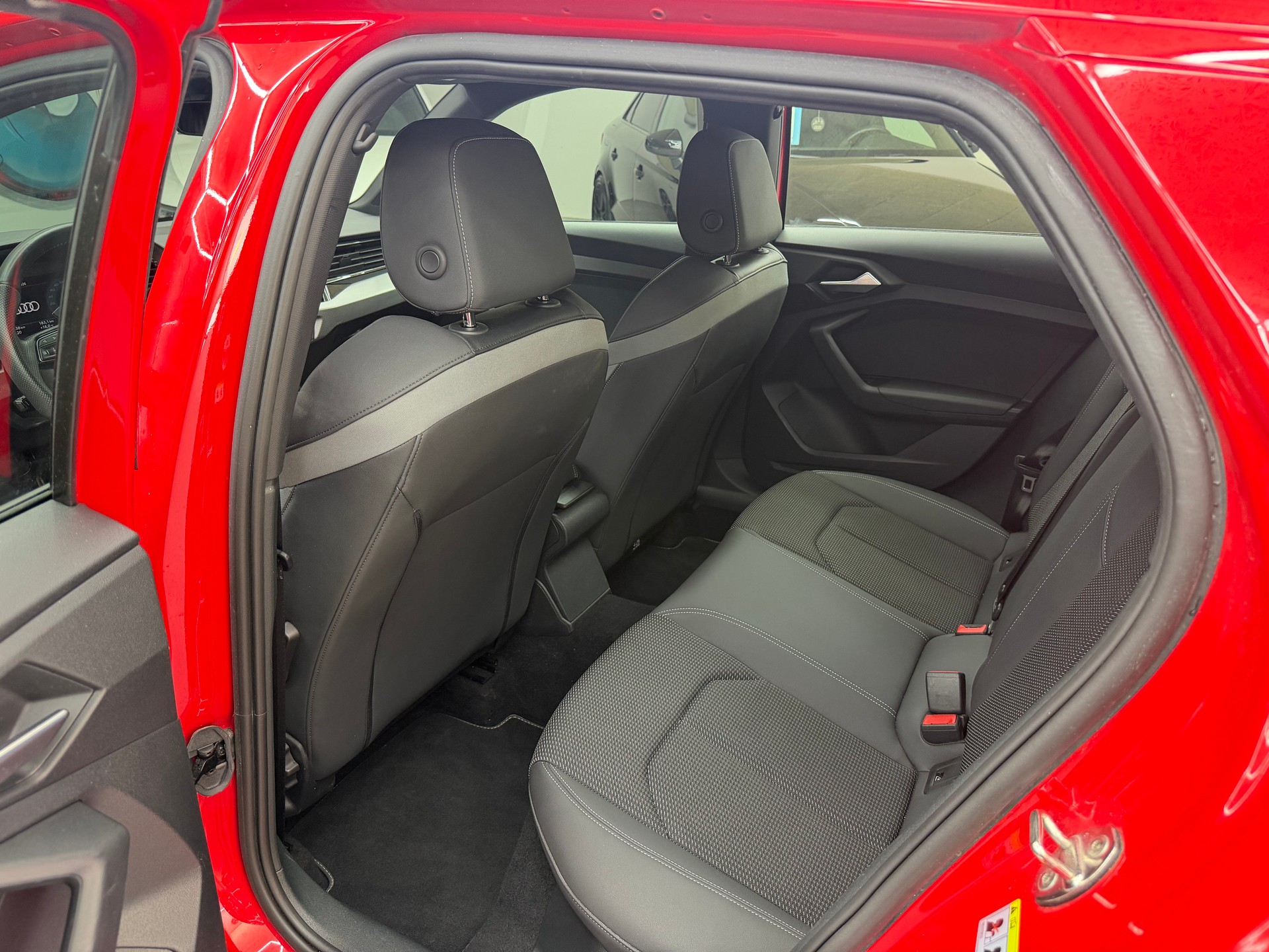 AUDI A1 Sportback 40 TFSI S Line S-tronic-image-12