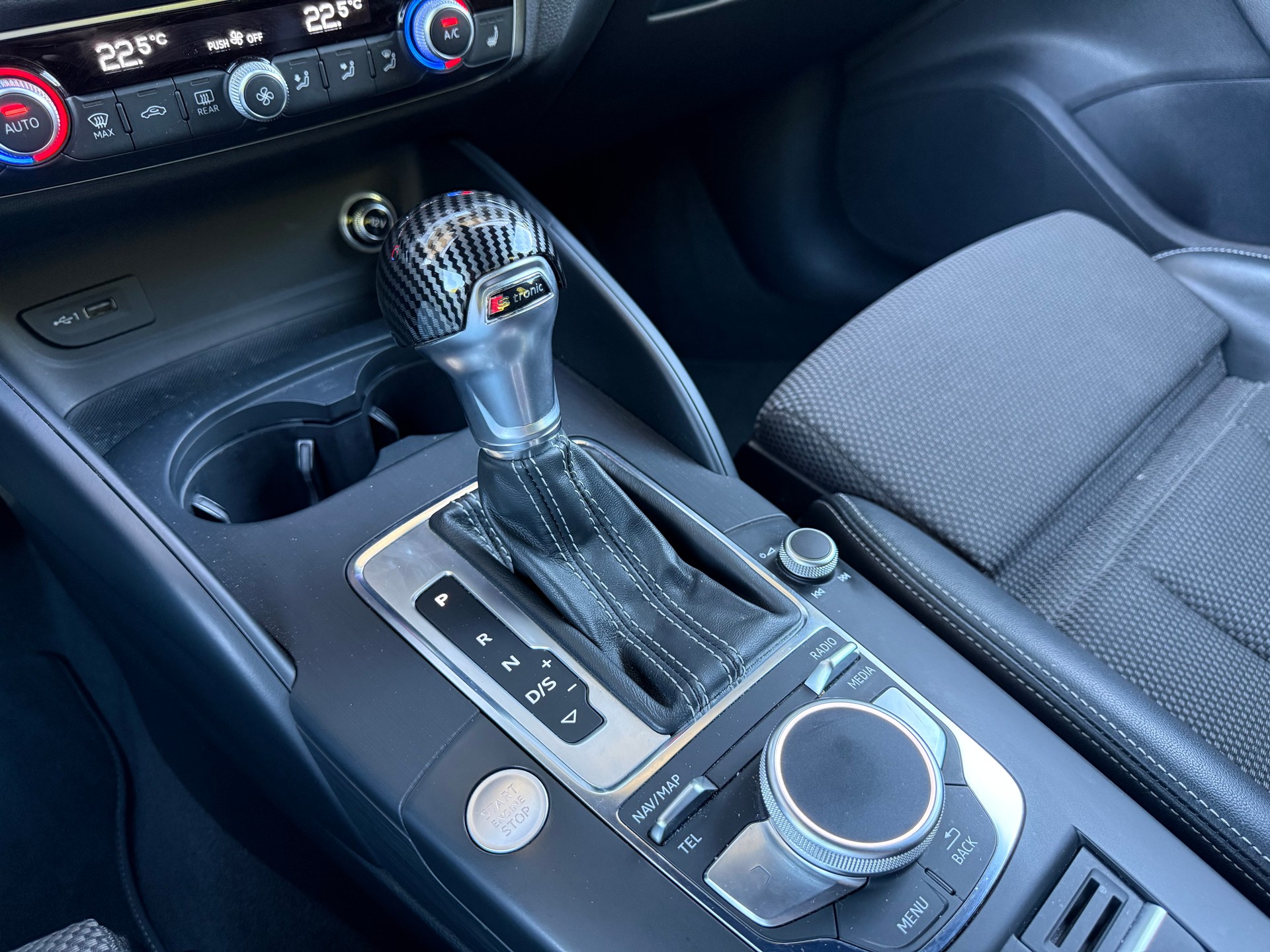 AUDI A3 Sportback 40 TFSI S-Line Sport Attraction quattro S-tronic-image-9