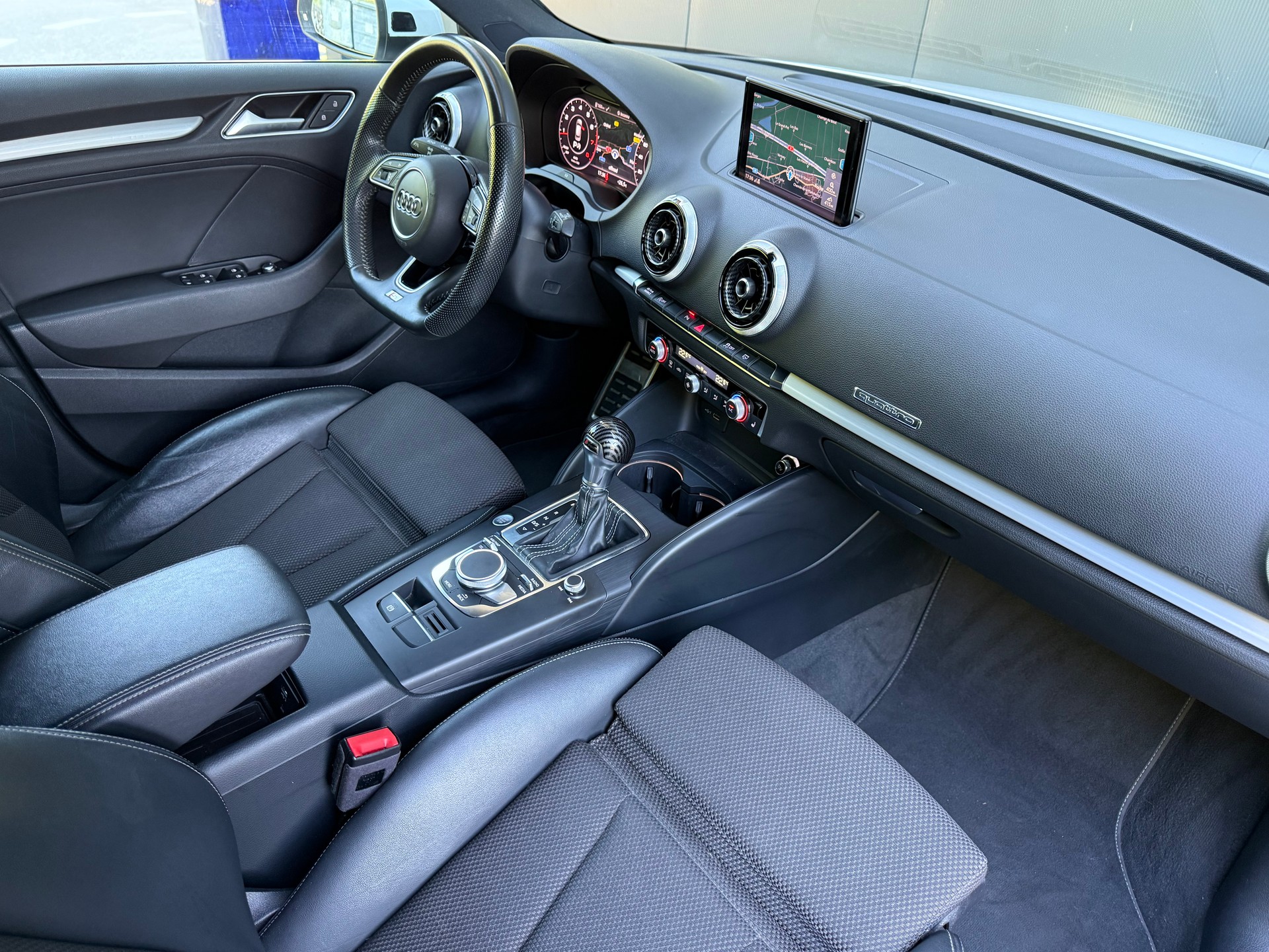 AUDI A3 Sportback 40 TFSI S-Line Sport Attraction quattro S-tronic-image-15
