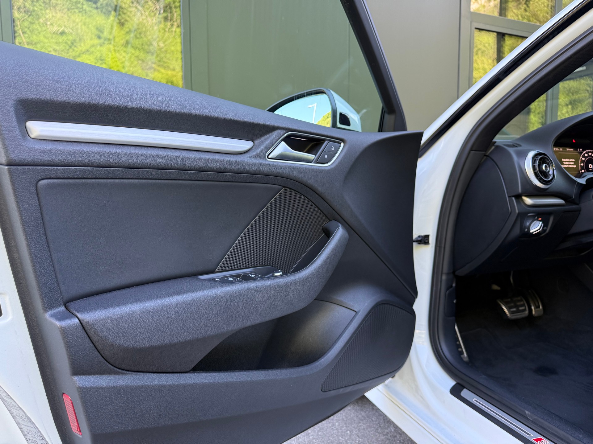 AUDI A3 Sportback 40 TFSI S-Line Sport Attraction quattro S-tronic-image-12