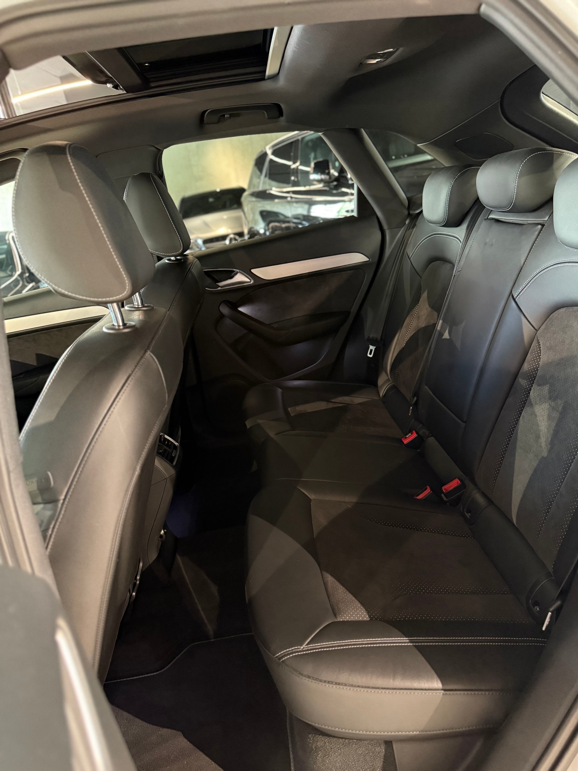 AUDI Q3 2.0 TDI sport quattro S-tronic-image-8