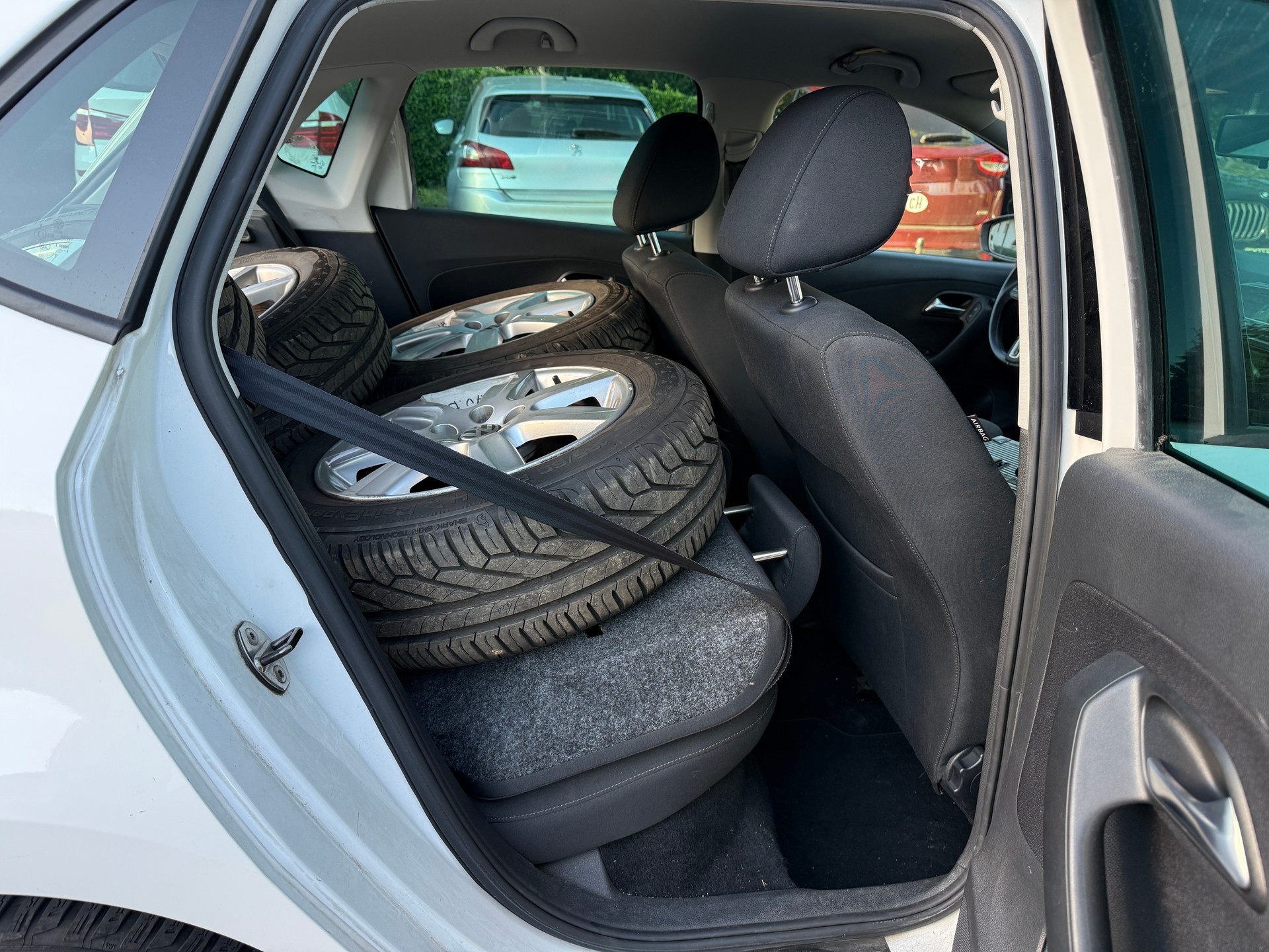 VW Polo 1.4 16V Highline DSG - Automatique - Kit Courroie de Distribution + Pompe à eau Faite à 121’810 Km - Expertisé : 03.03.2025-image-27