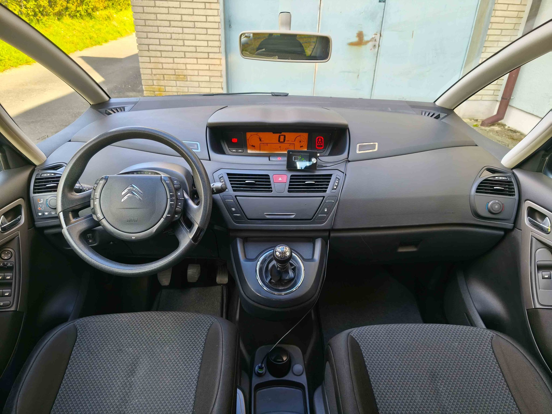 CITROEN Grand C4 Picasso 1.6 HDI 16V Attraction-image-6