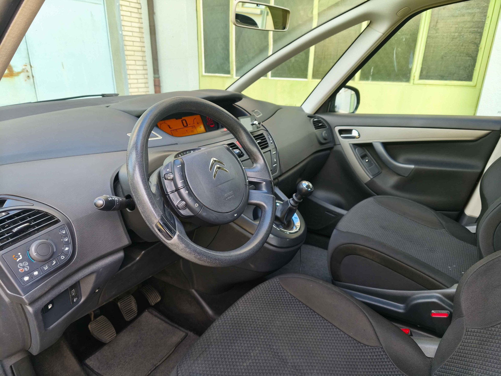 CITROEN Grand C4 Picasso 1.6 HDI 16V Attraction-image-7