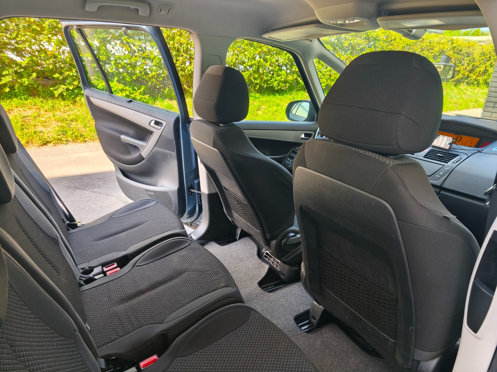 CITROEN Grand C4 Picasso 1.6 HDI 16V Attraction-image-8