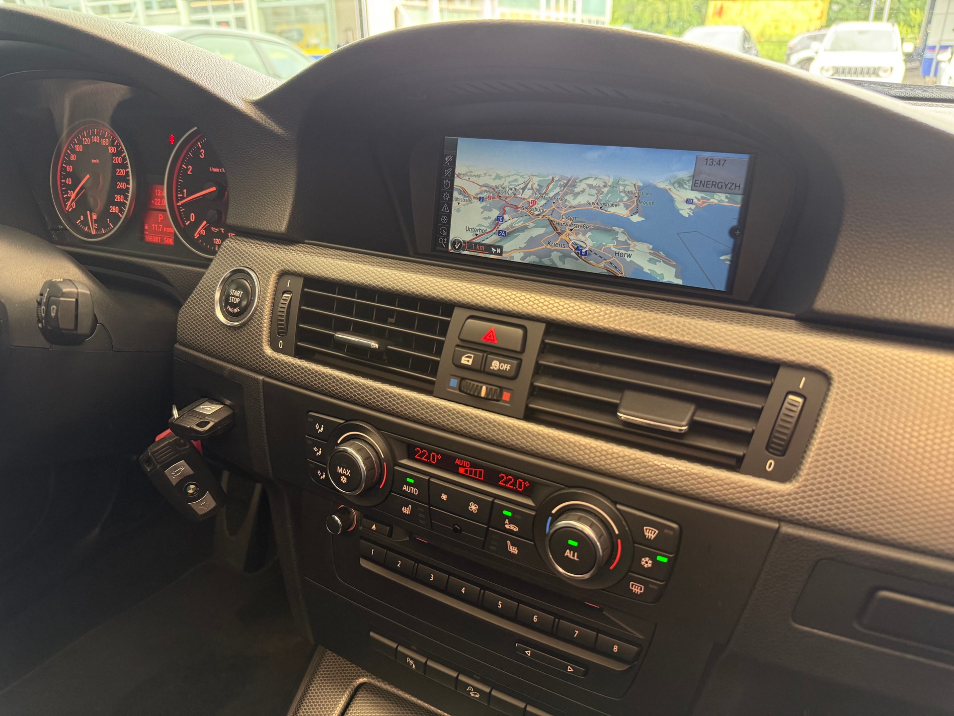 BMW 330i M Sport xDrive Coupé Steptronic-image-14