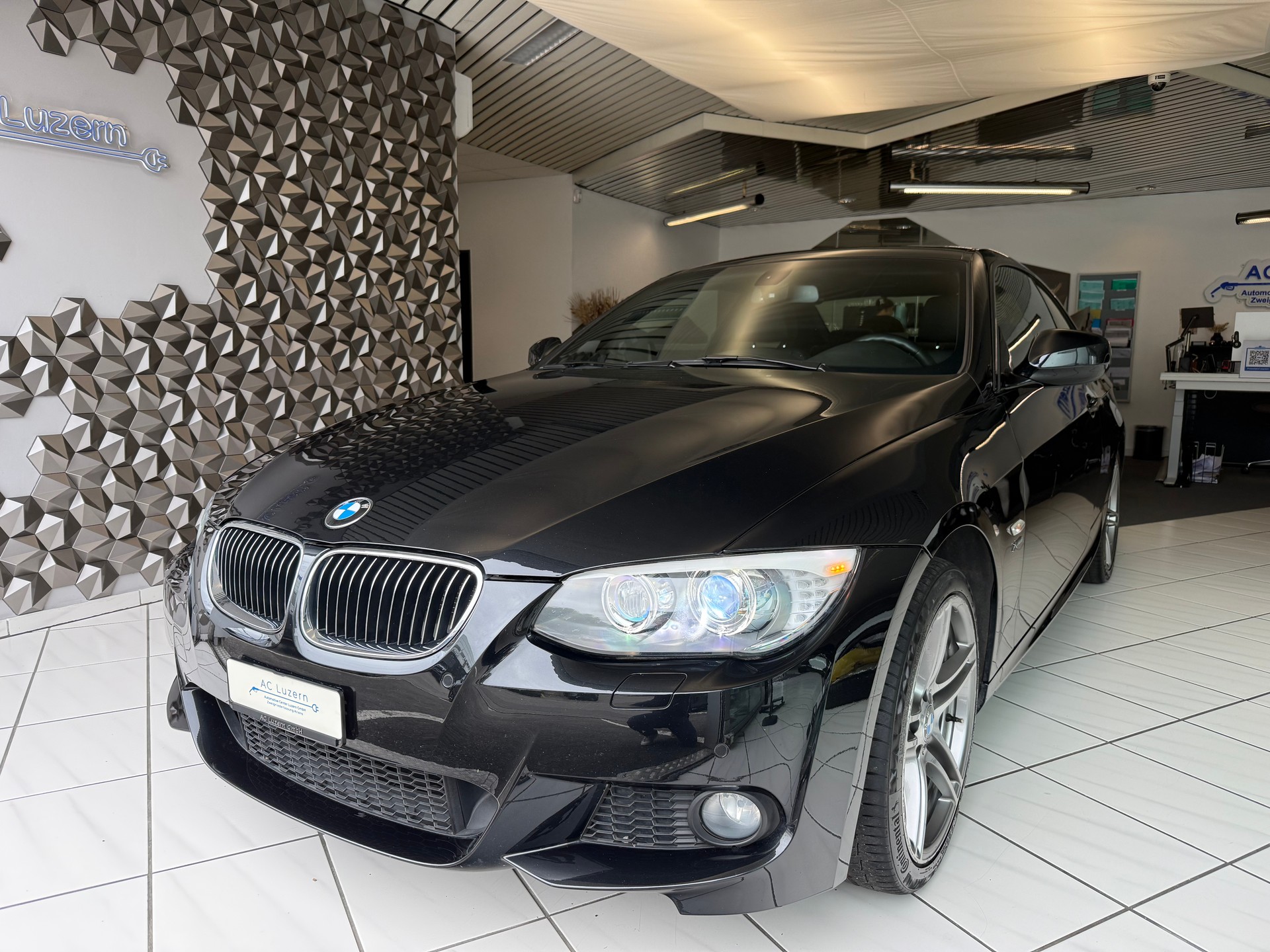 BMW 330i M Sport xDrive Coupé Steptronic-image-0