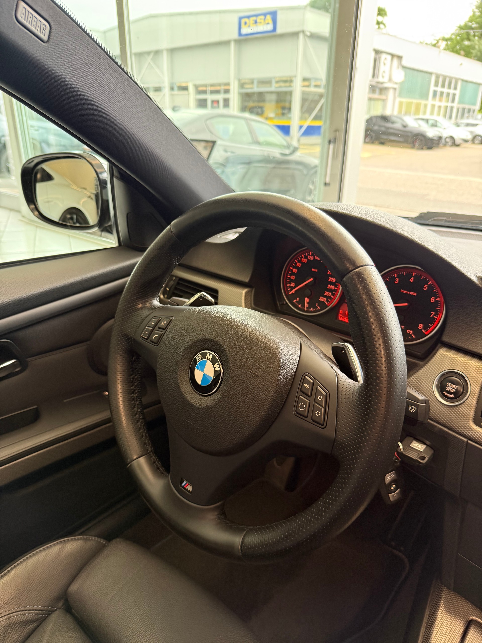 BMW 330i M Sport xDrive Coupé Steptronic-image-13