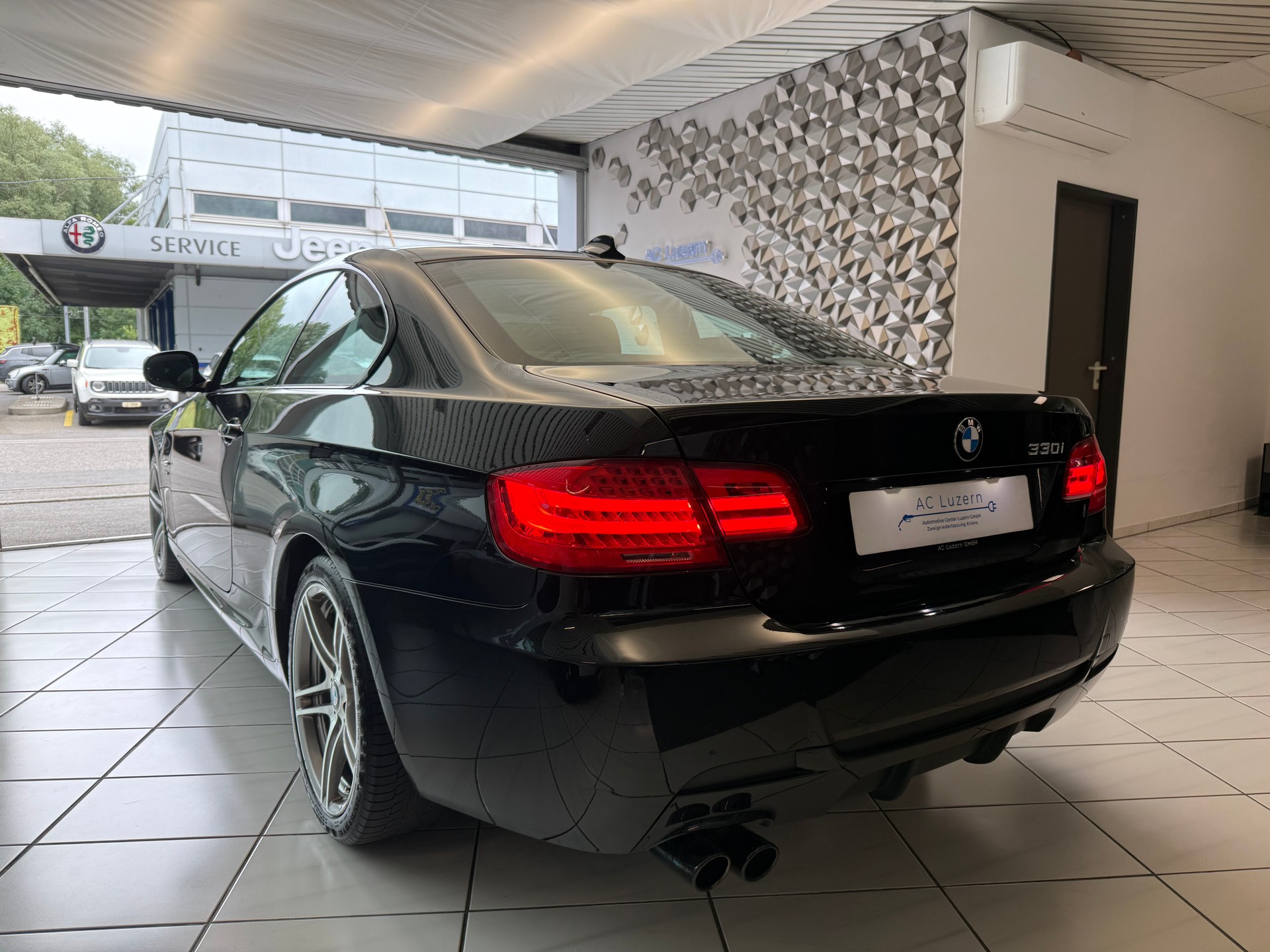 BMW 330i M Sport xDrive Coupé Steptronic-image-1