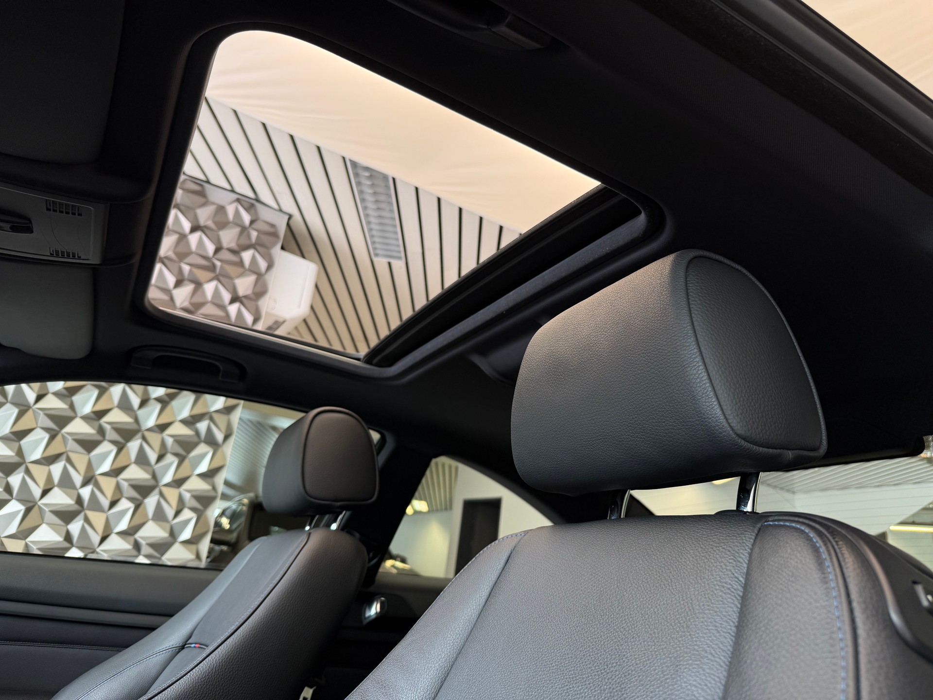 BMW 330i M Sport xDrive Coupé Steptronic-image-6