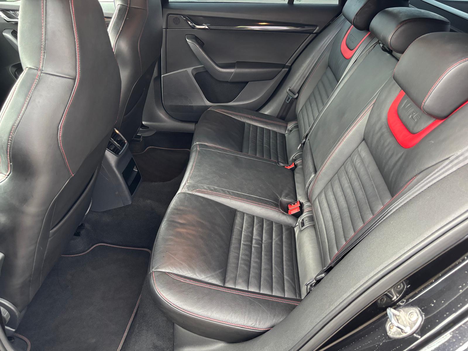 SKODA Octavia Combi 2.0 TSI RS XTREME DSG-image-9