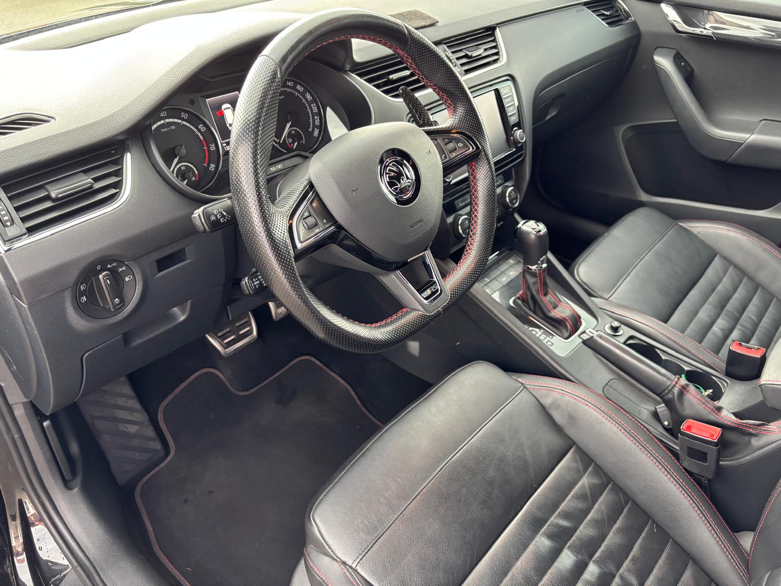 SKODA Octavia Combi 2.0 TSI RS XTREME DSG-image-7