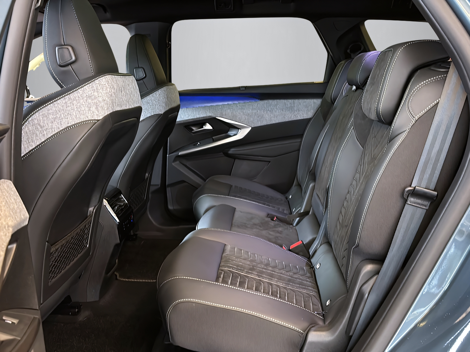 PEUGEOT 5008 1.6 PHEV 225 GT-image-6
