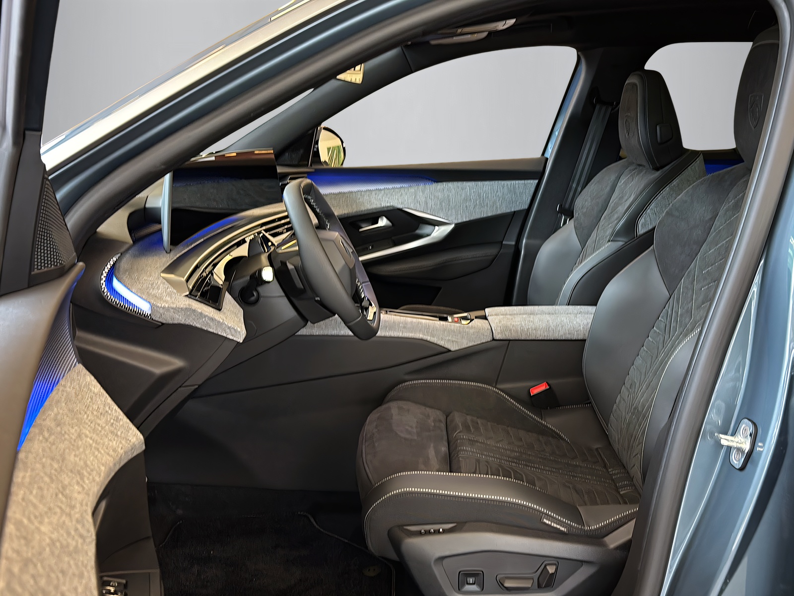 PEUGEOT 5008 1.6 PHEV 225 GT-image-2