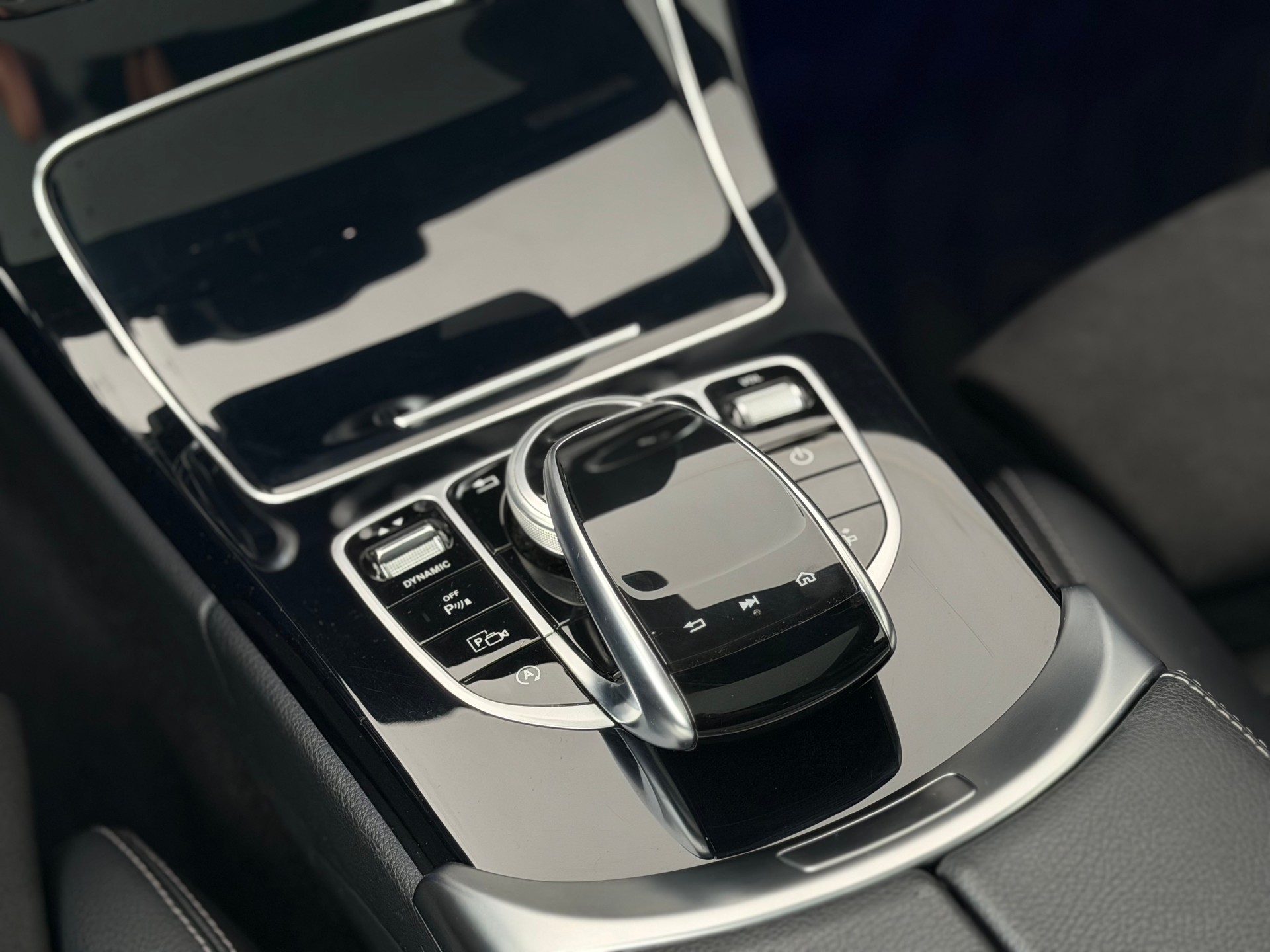 MERCEDES-BENZ C 200 Coupé 4Matic AMG Line 9G-Tronic **ab MFK & Service**-image-24