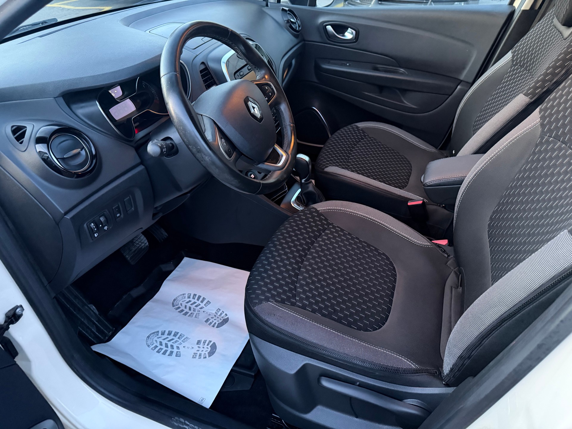 RENAULT Captur 1.5 dCi Intens EDC-image-7