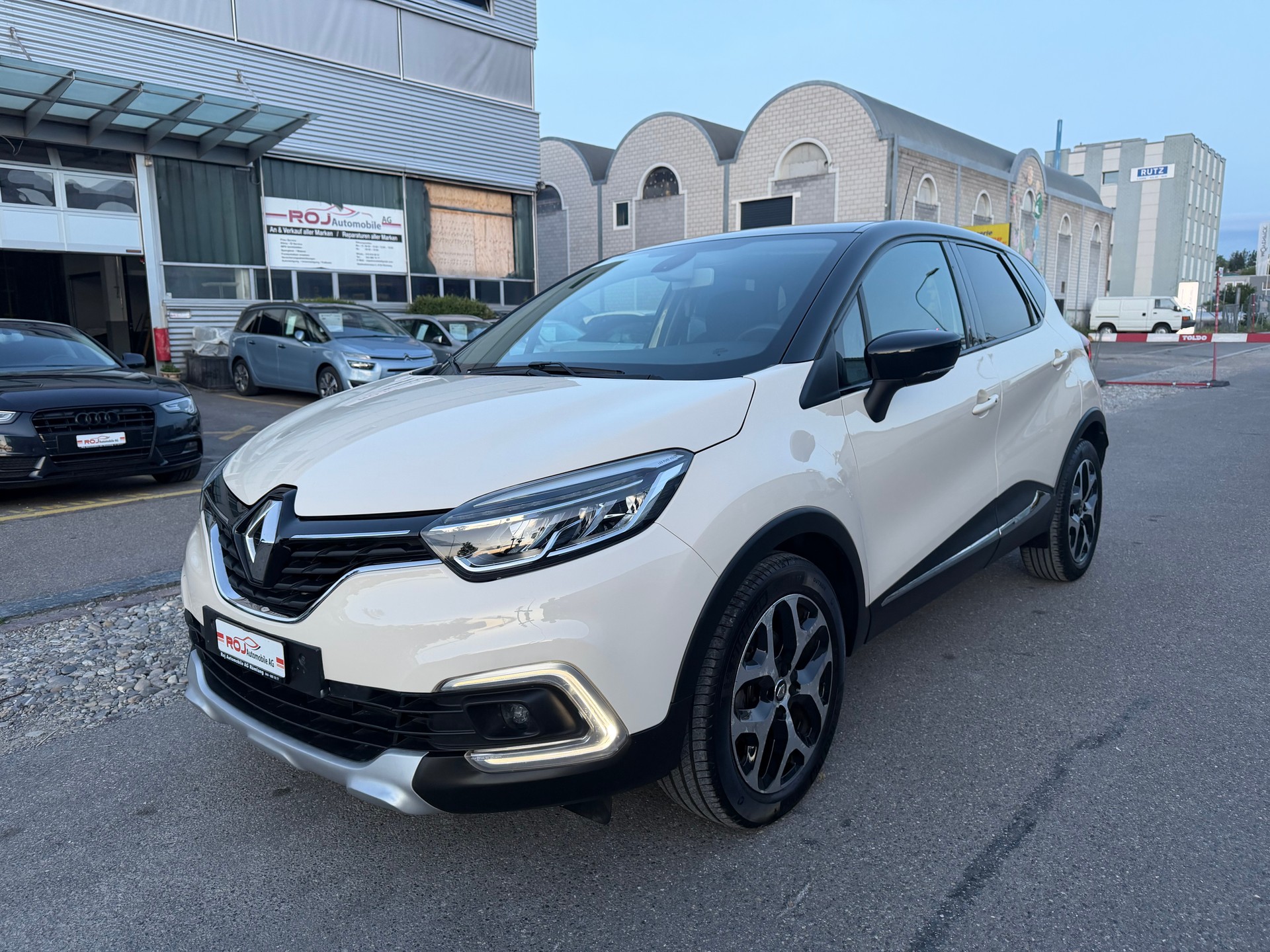 RENAULT Captur 1.5 dCi Intens EDC-showroom-element-1