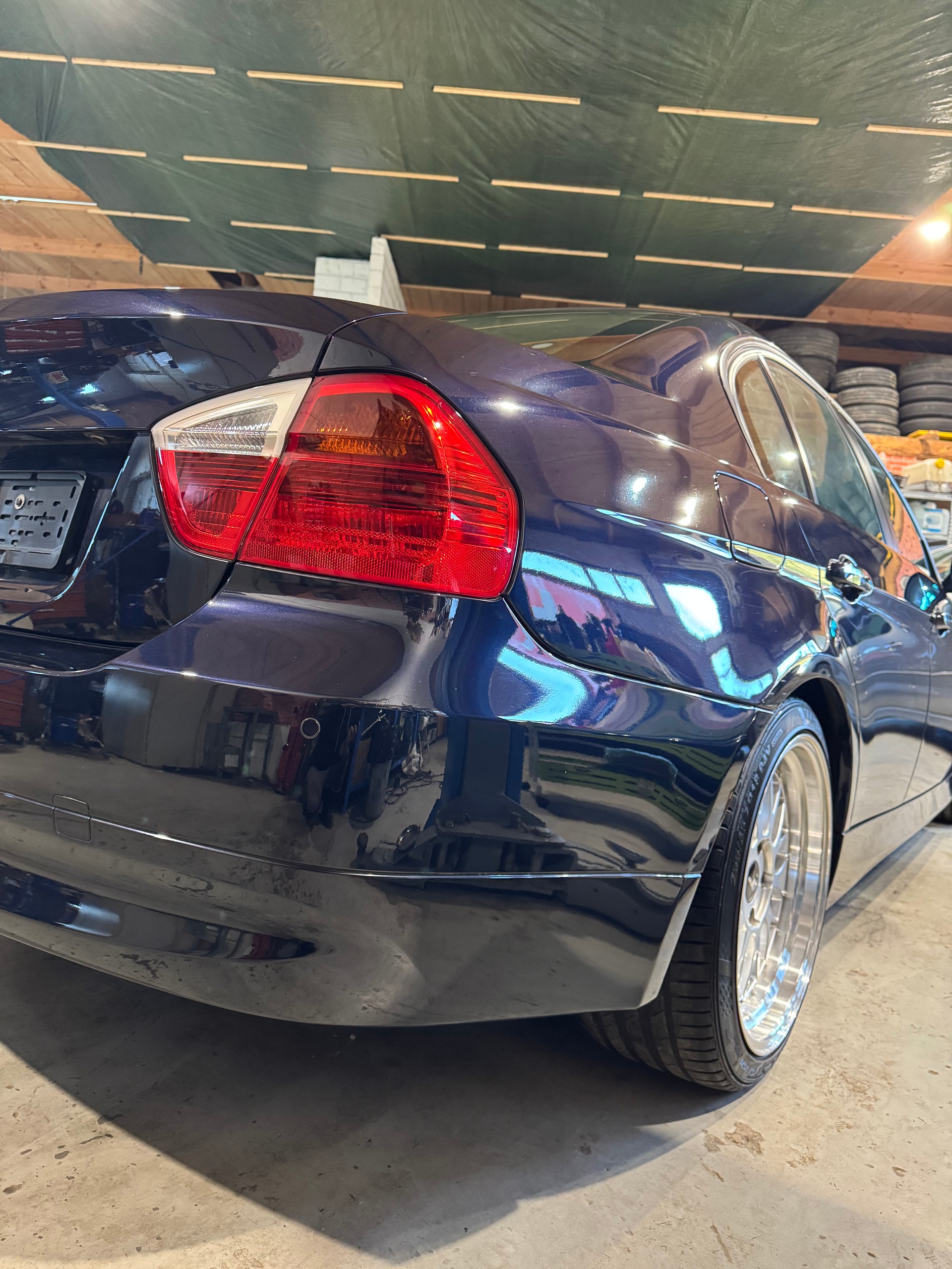 BMW 318i-image-1