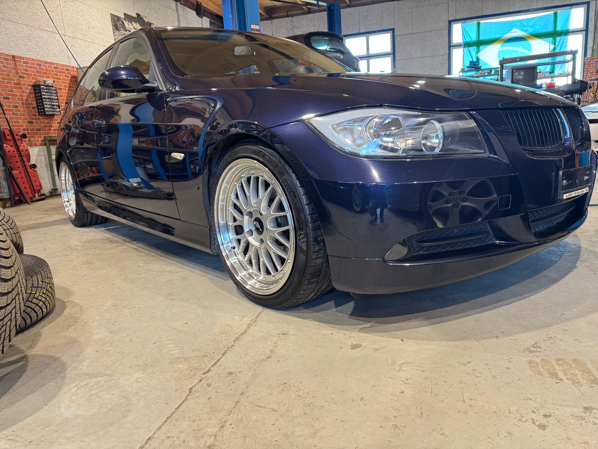 BMW 318i-image-0